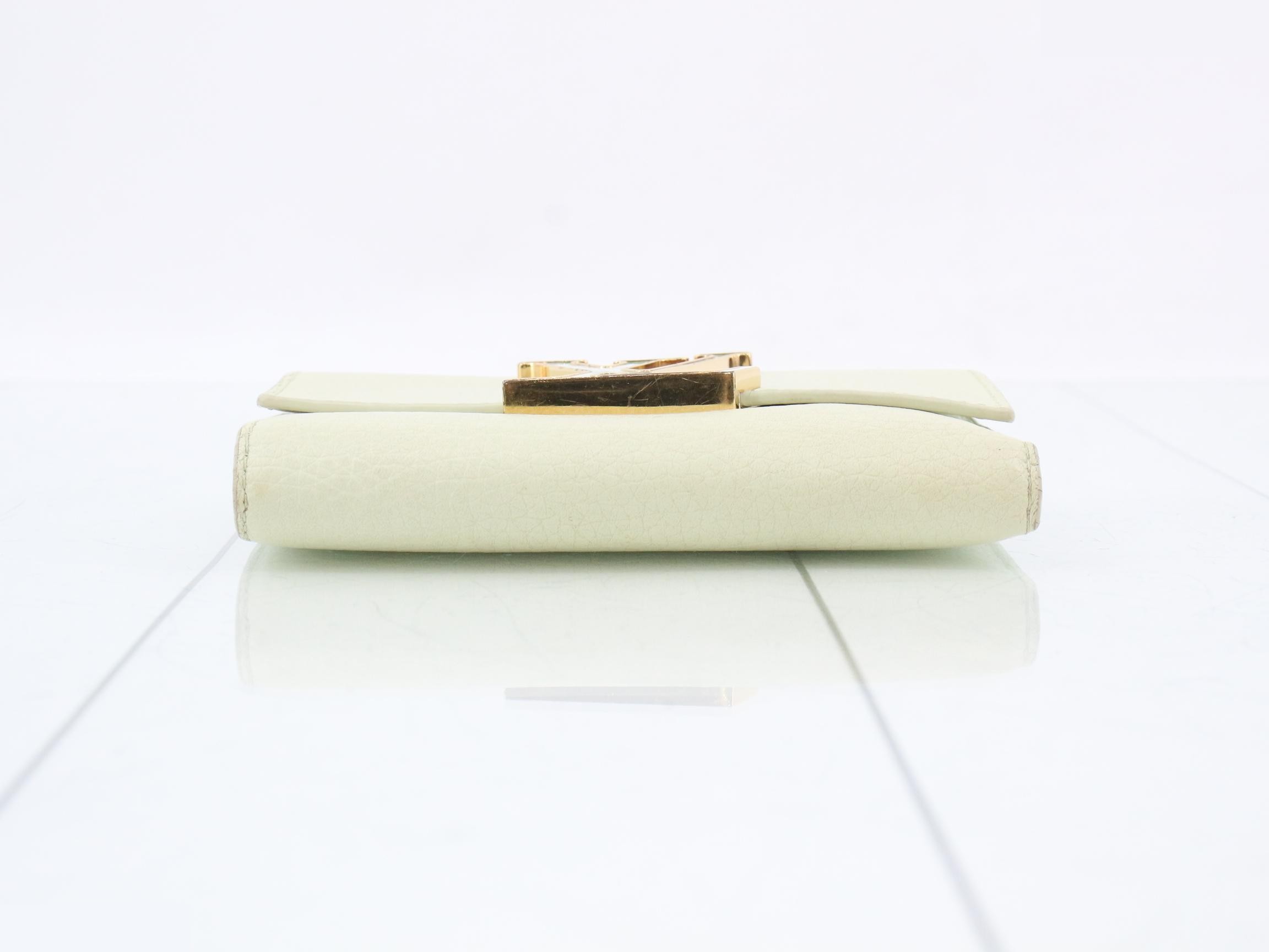 M82009 LV Portefeuille Capucines Compact Wallet — view 3