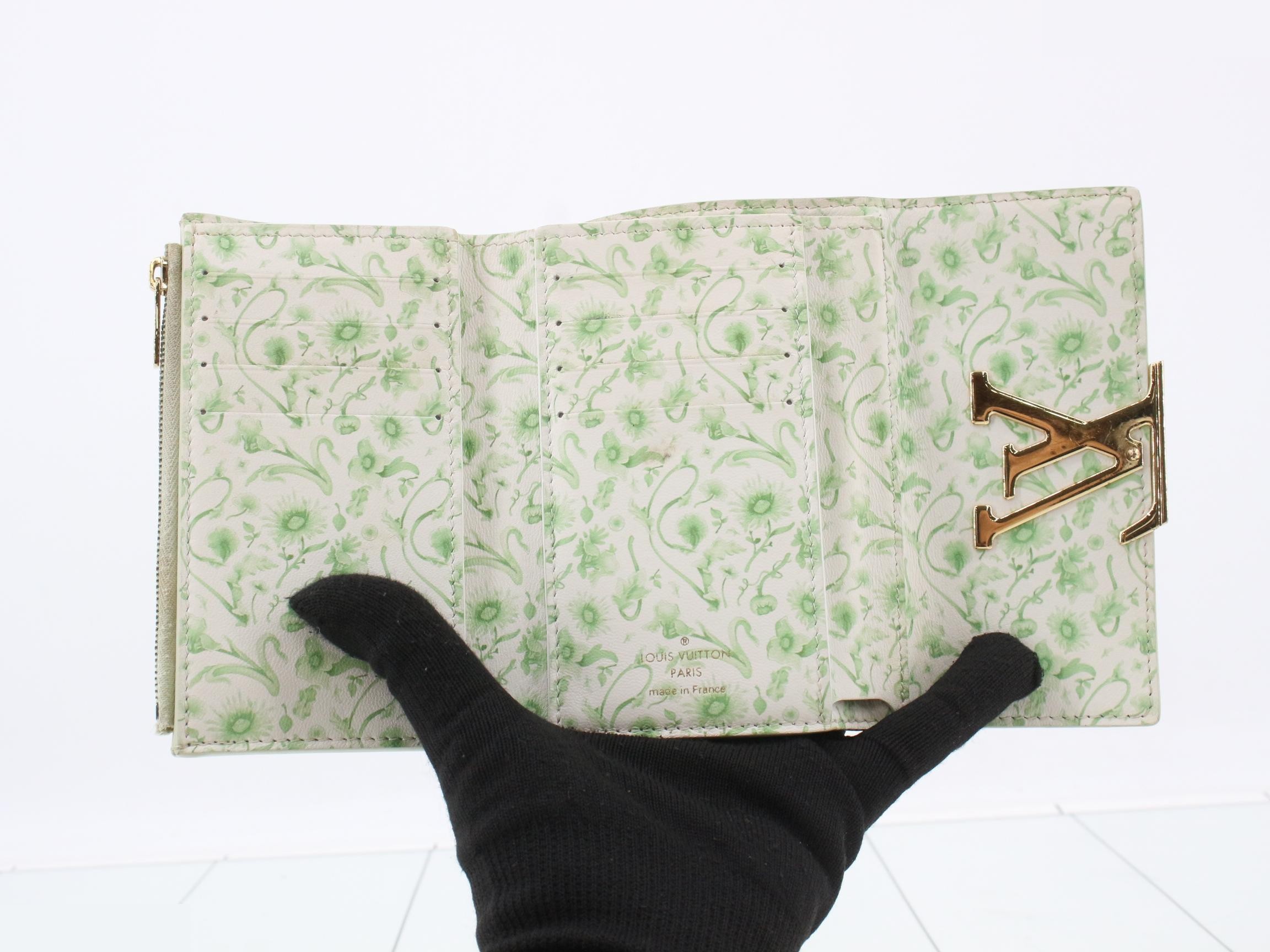 M82009 LV Portefeuille Capucines Compact Wallet — view 4
