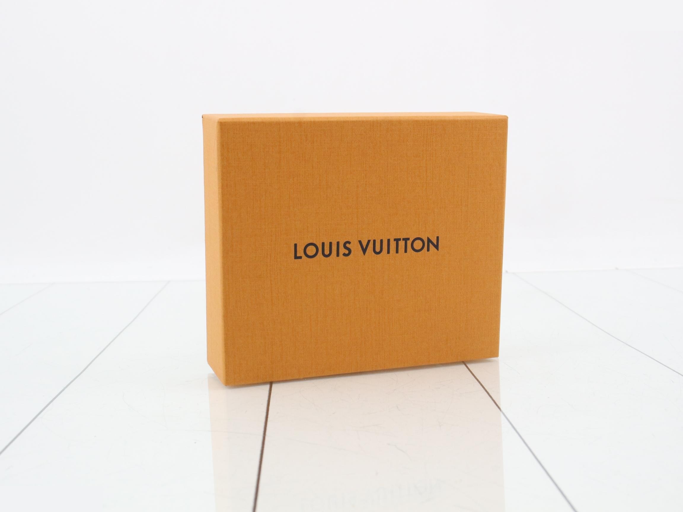 M82009 LV Portefeuille Capucines Compact Wallet — view 5