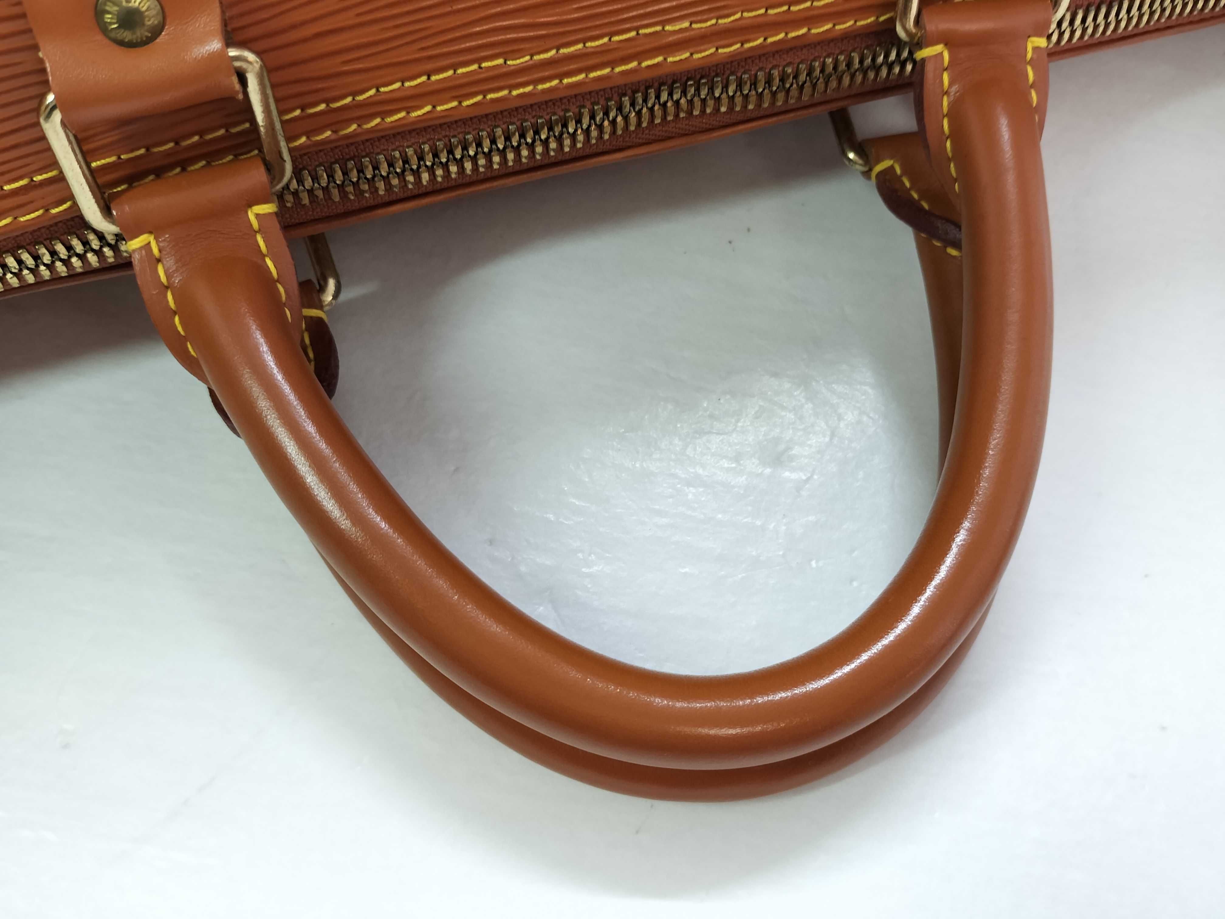 Epi Louis Vuitton Keepall 50 Boston Bag Epi M42968 Boston Bag — view 3