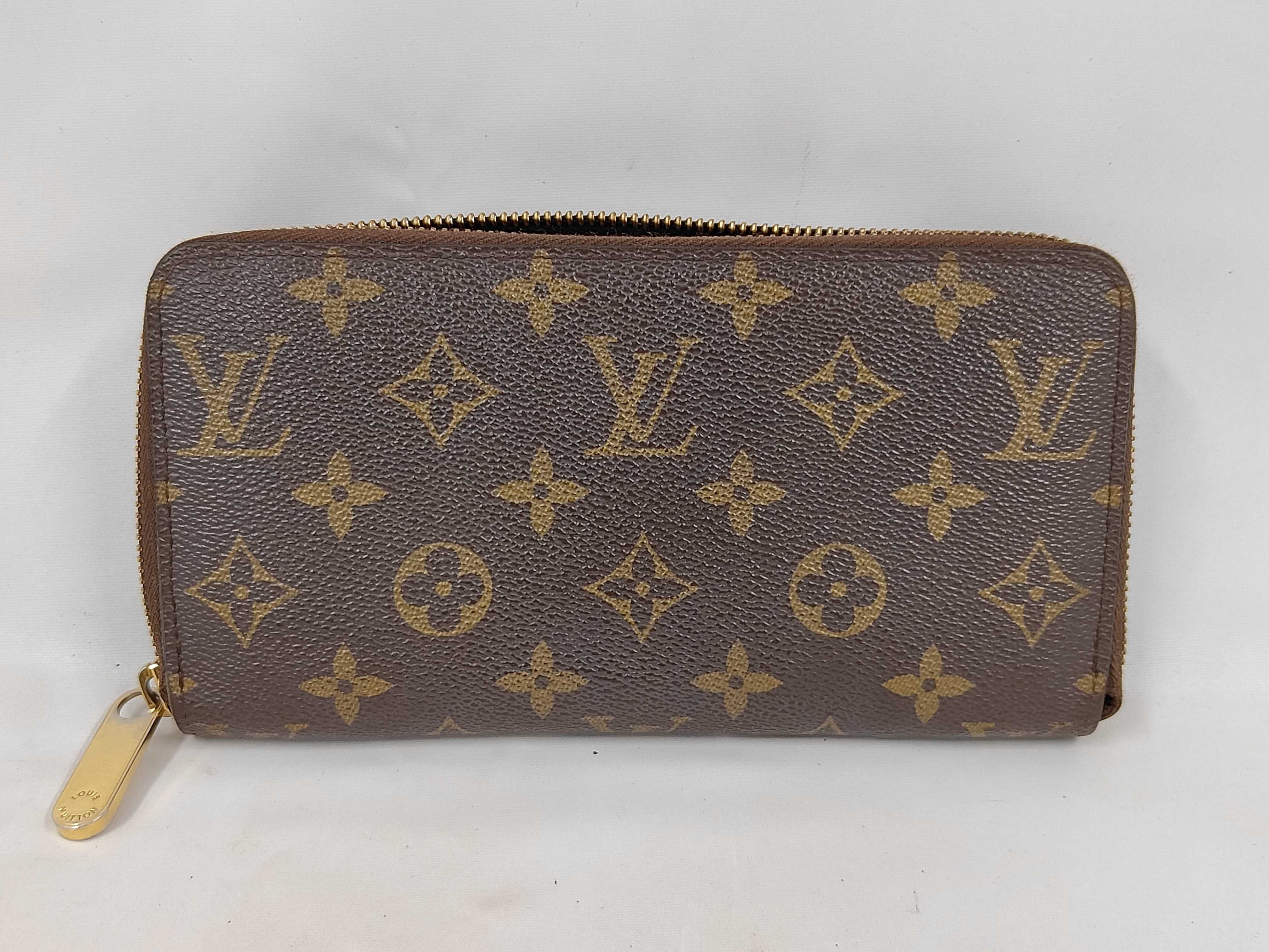 M42616 Monogram Zippy Wallet (with box)