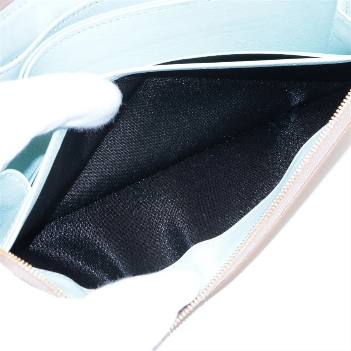 Knot Leather Round Zip Wallet Beige x Blue — view 8