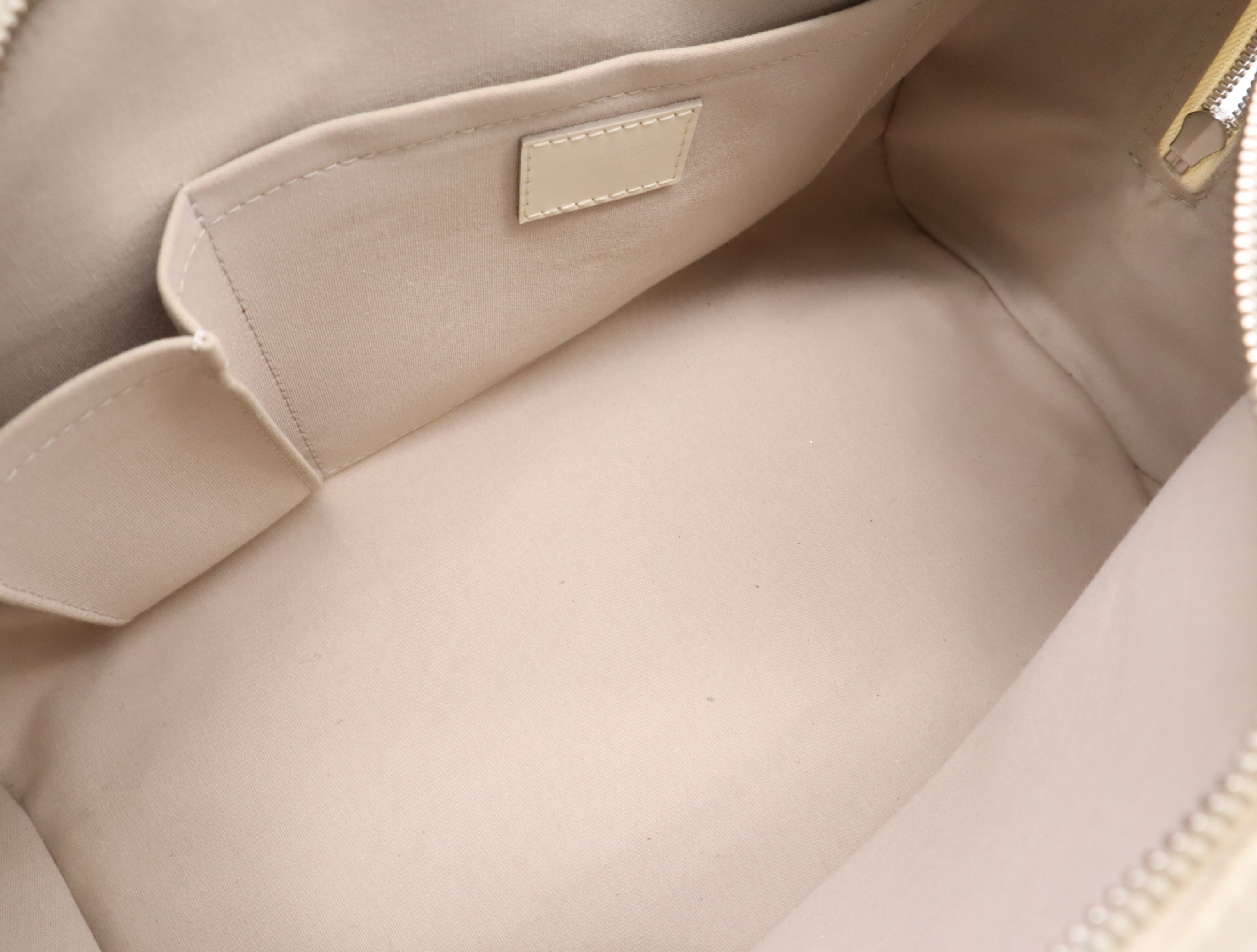 M5932J Epi Bowling Montaigne PM Ivoire Handbag — view 12