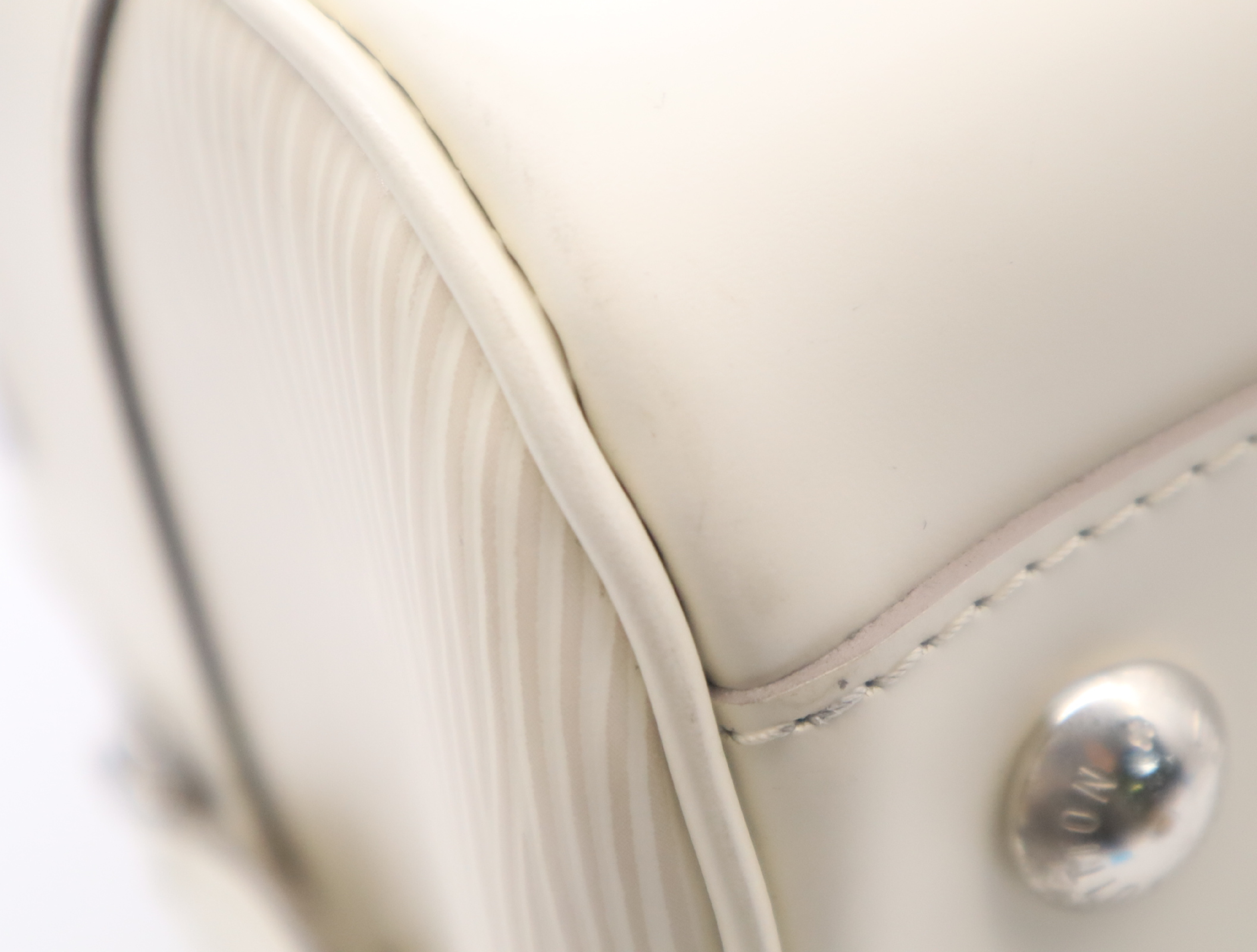 M5932J Epi Bowling Montaigne PM Ivoire Handbag — view 6