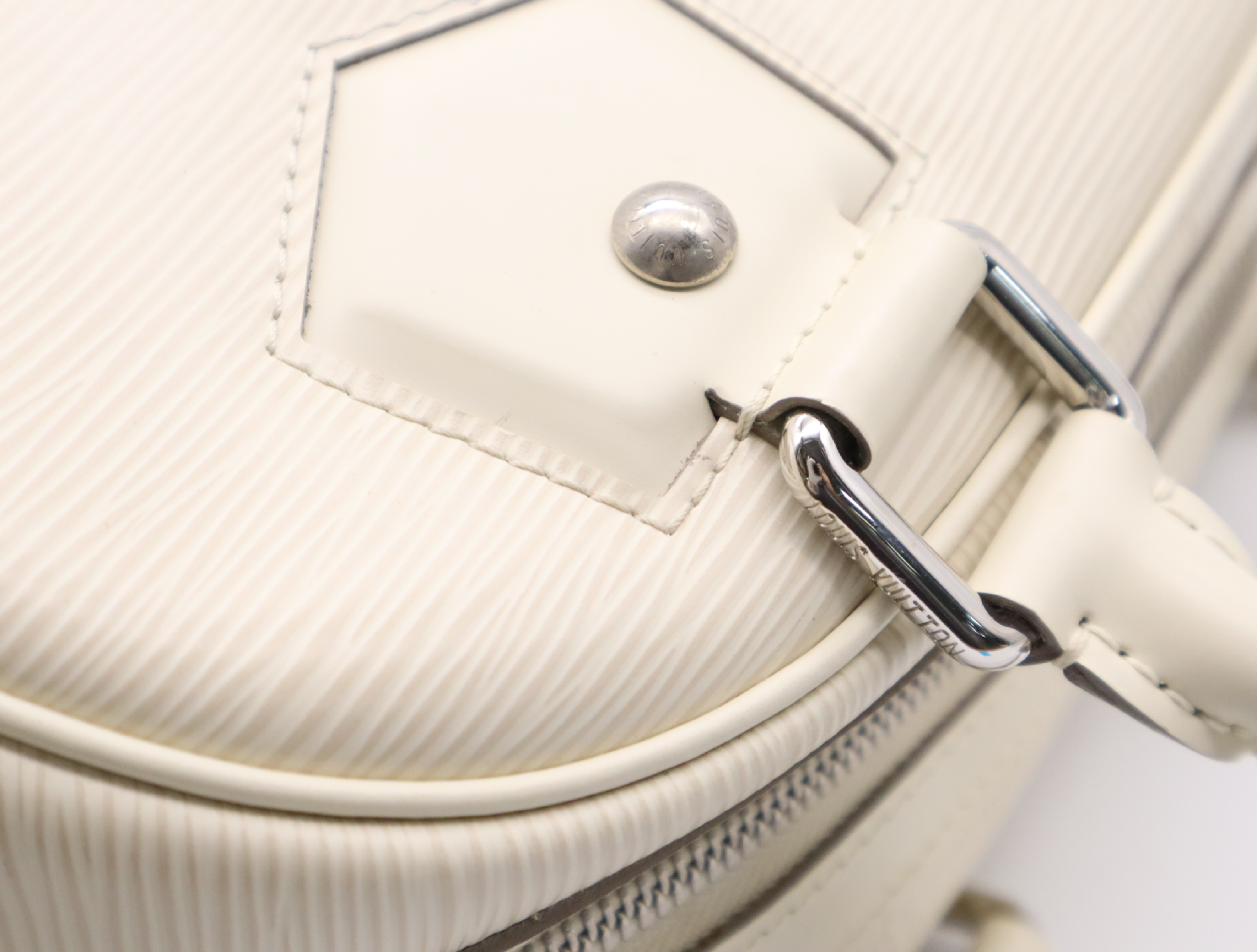 M5932J Epi Bowling Montaigne PM Ivoire Handbag — view 8