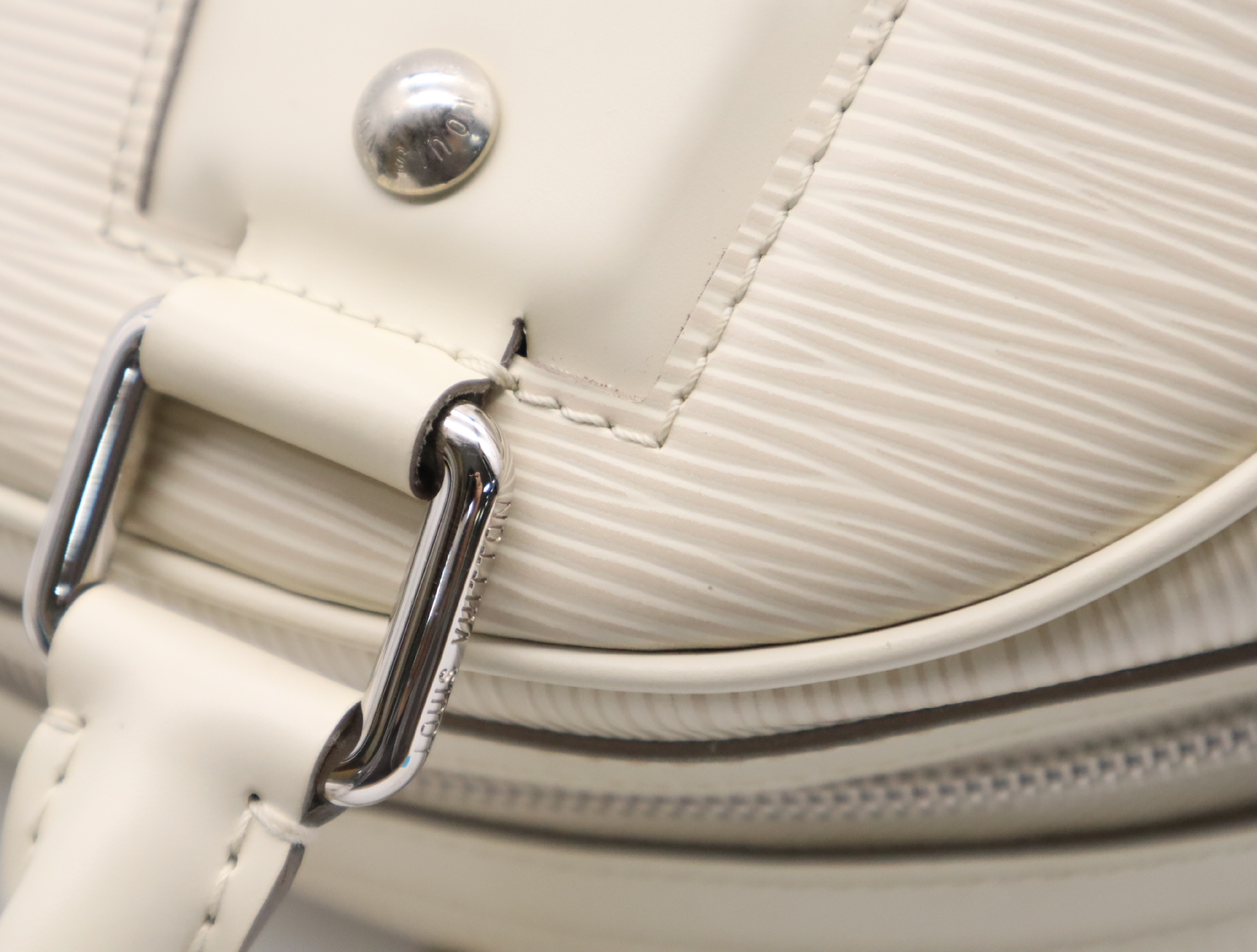 M5932J Epi Bowling Montaigne PM Ivoire Handbag — view 9