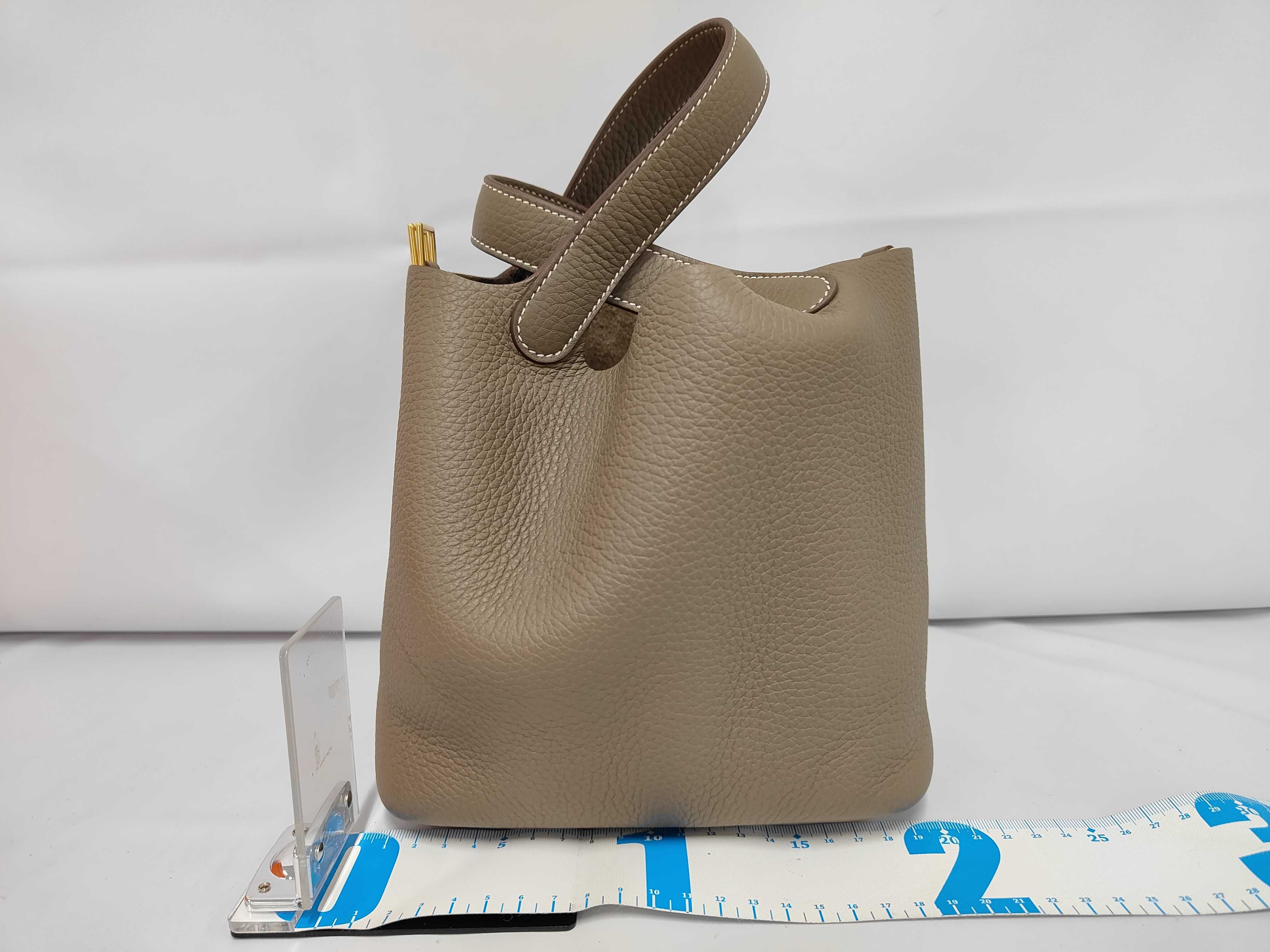 Picotin Lock PM Etoupe Taurillon Leather Gold Hardware G AU 006 MM Handbag — view 2