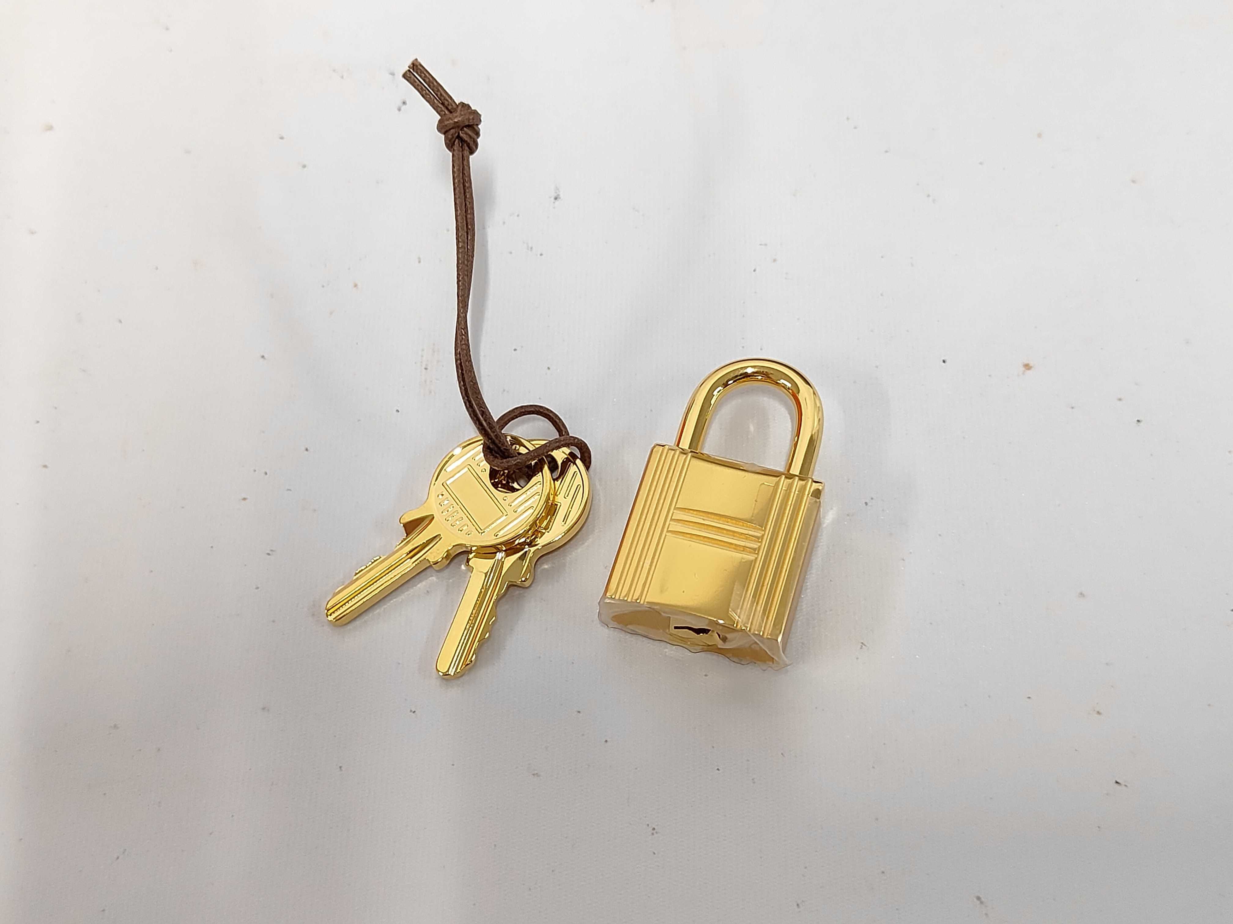 Picotin Lock PM Etoupe Taurillon Leather Gold Hardware G AU 006 MM Handbag — view 12
