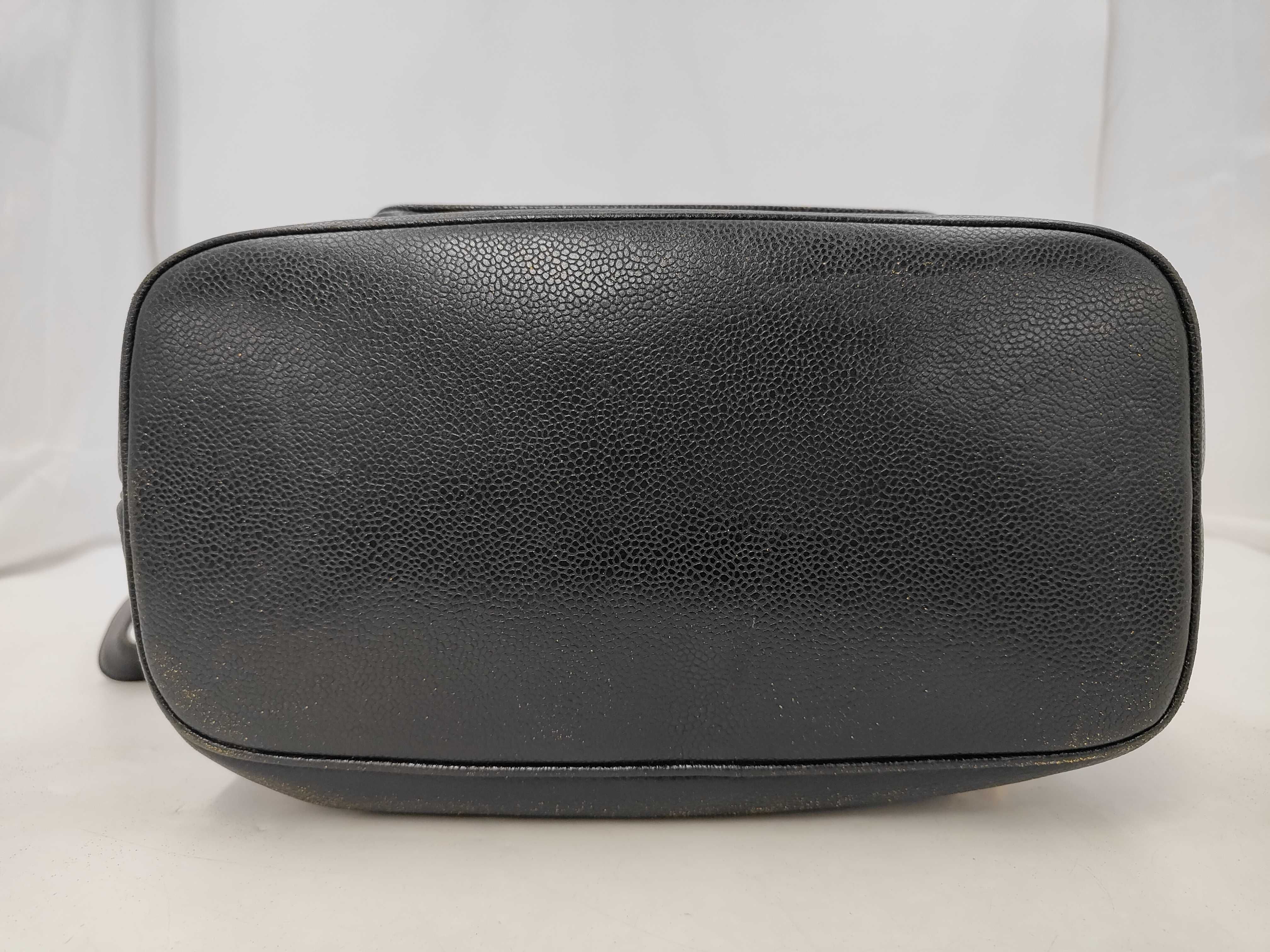 backpack, grained calfskin, black and gold, Matelassé style. — view 3