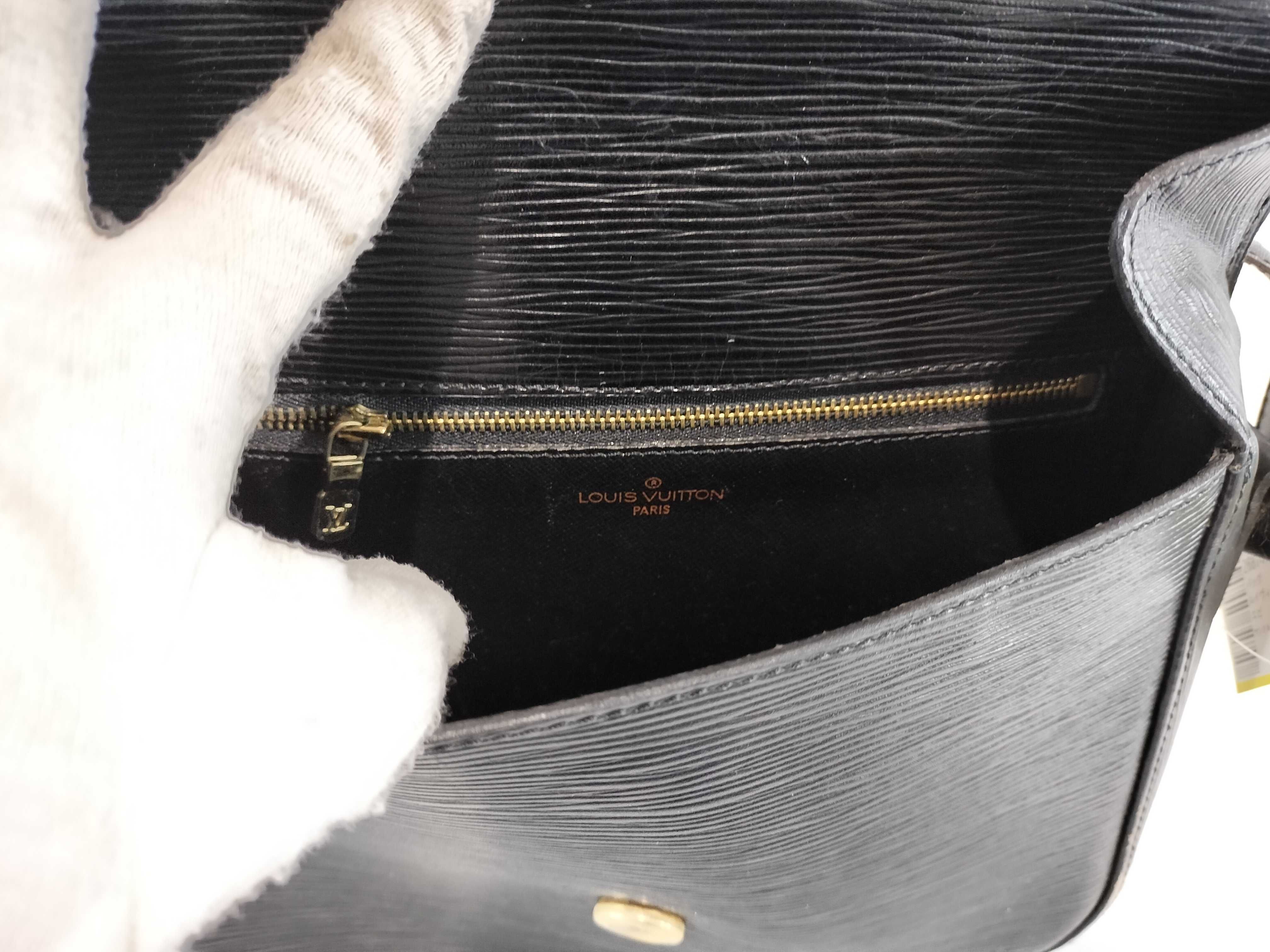 Epi Saint Cloud Black Shoulder Bag — view 11