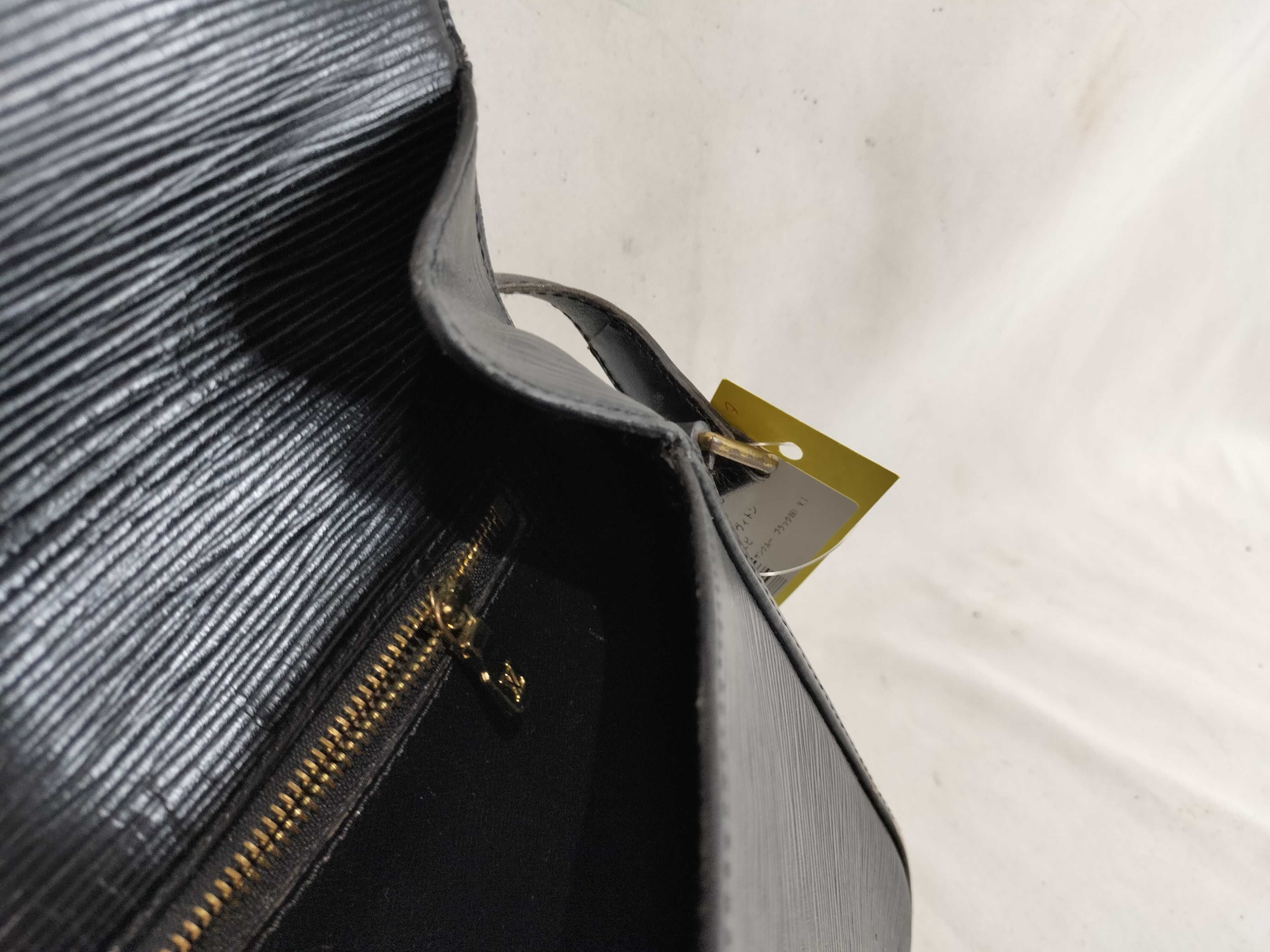Epi Saint Cloud Black Shoulder Bag — view 14