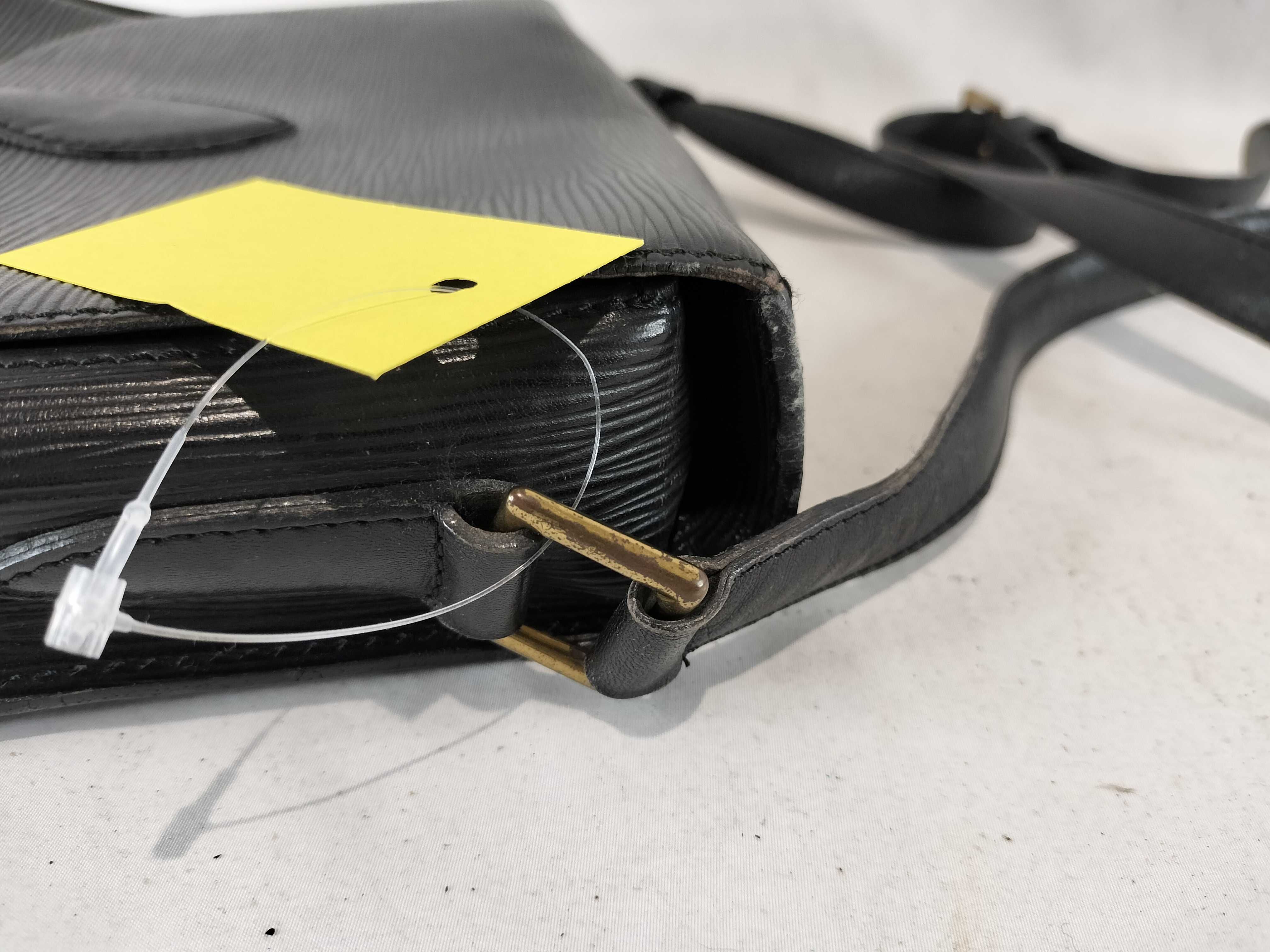 Epi Saint Cloud Black Shoulder Bag — view 7
