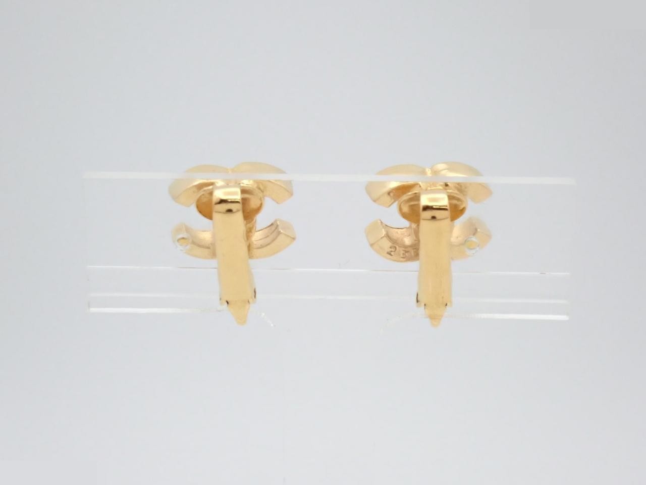 Earrings with Coco Mark design, gold. — view 2