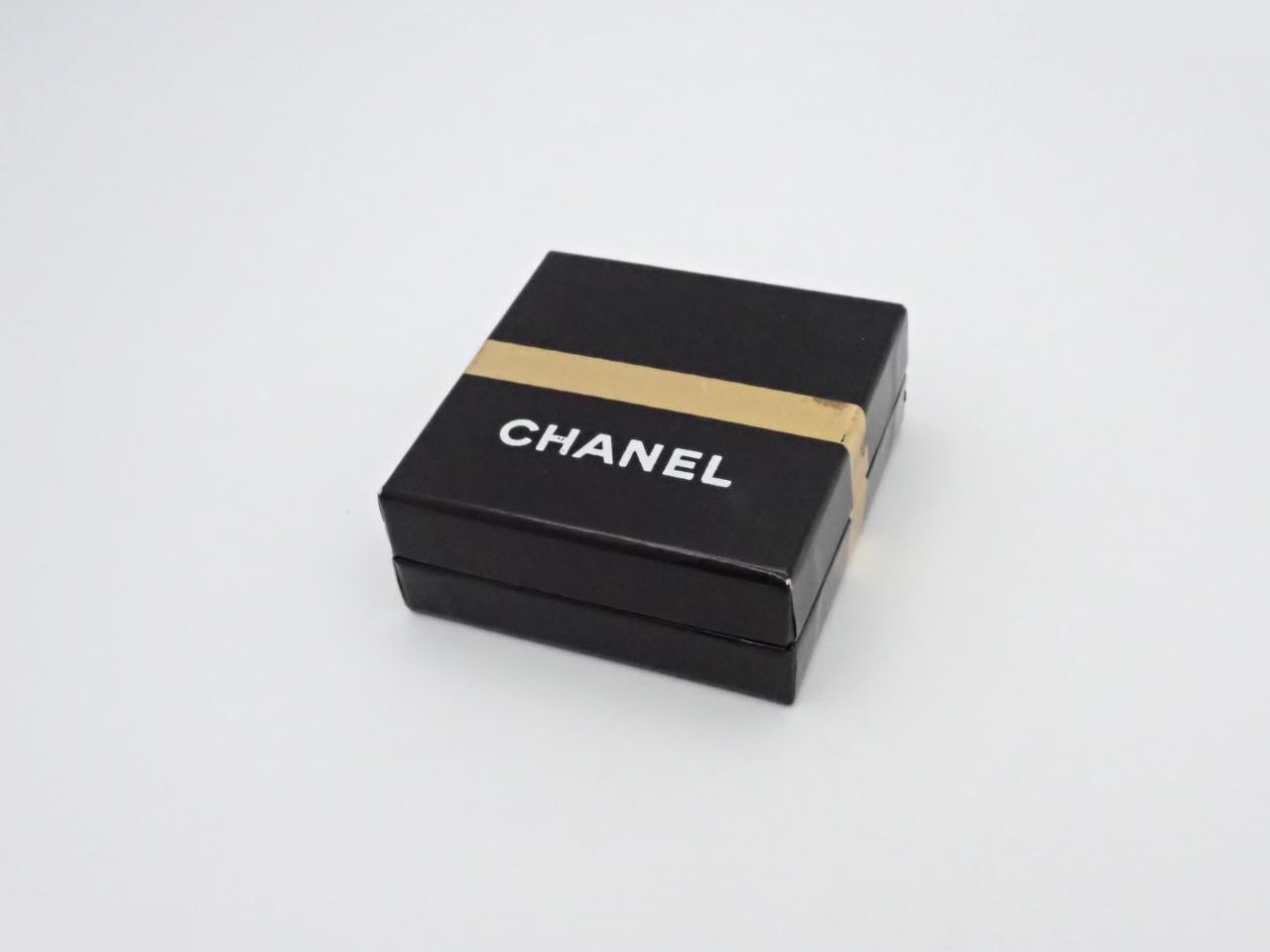 Earrings with Coco Mark design, gold. — view 4