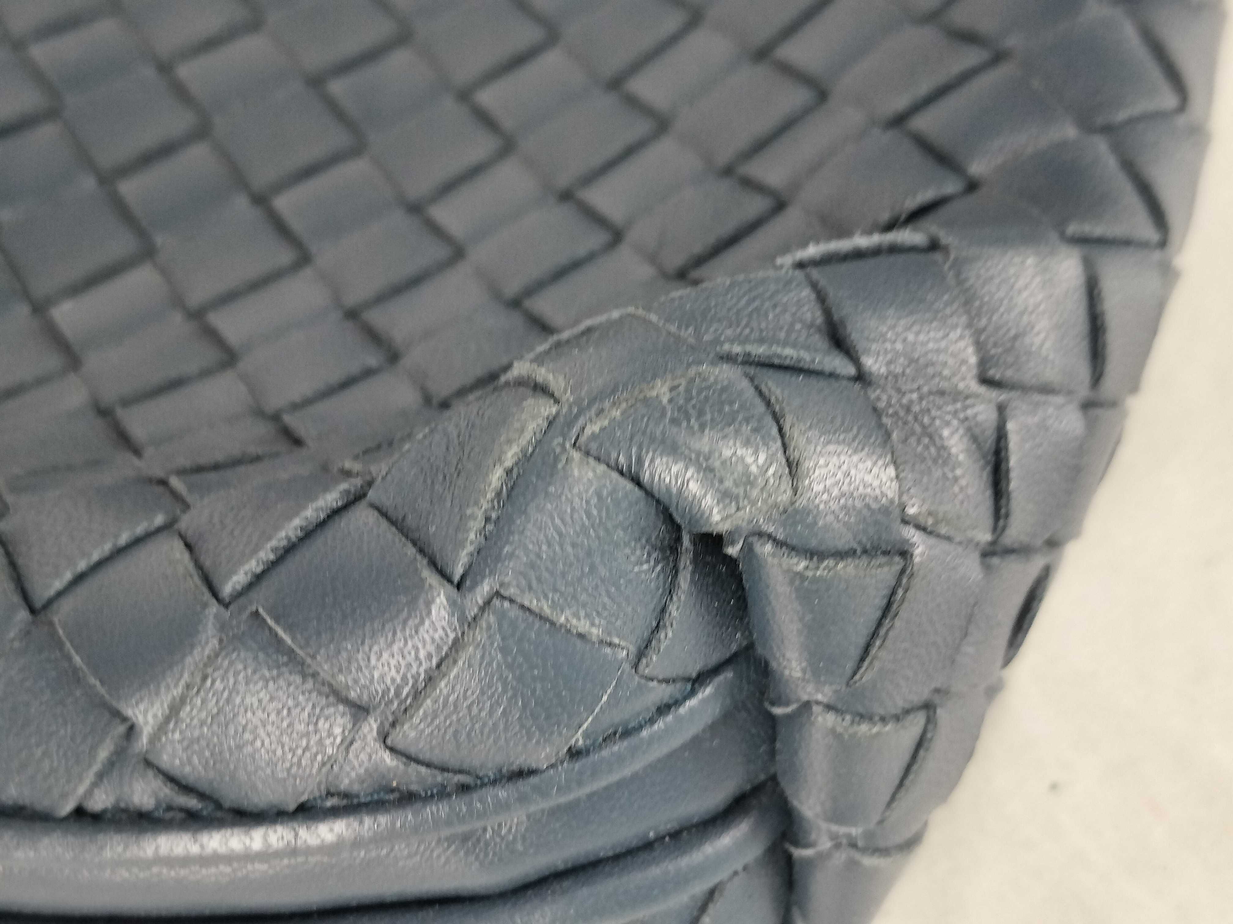 Intrecciato Bottega Veneta Intrecciato Leather Shoulder Bag — view 15
