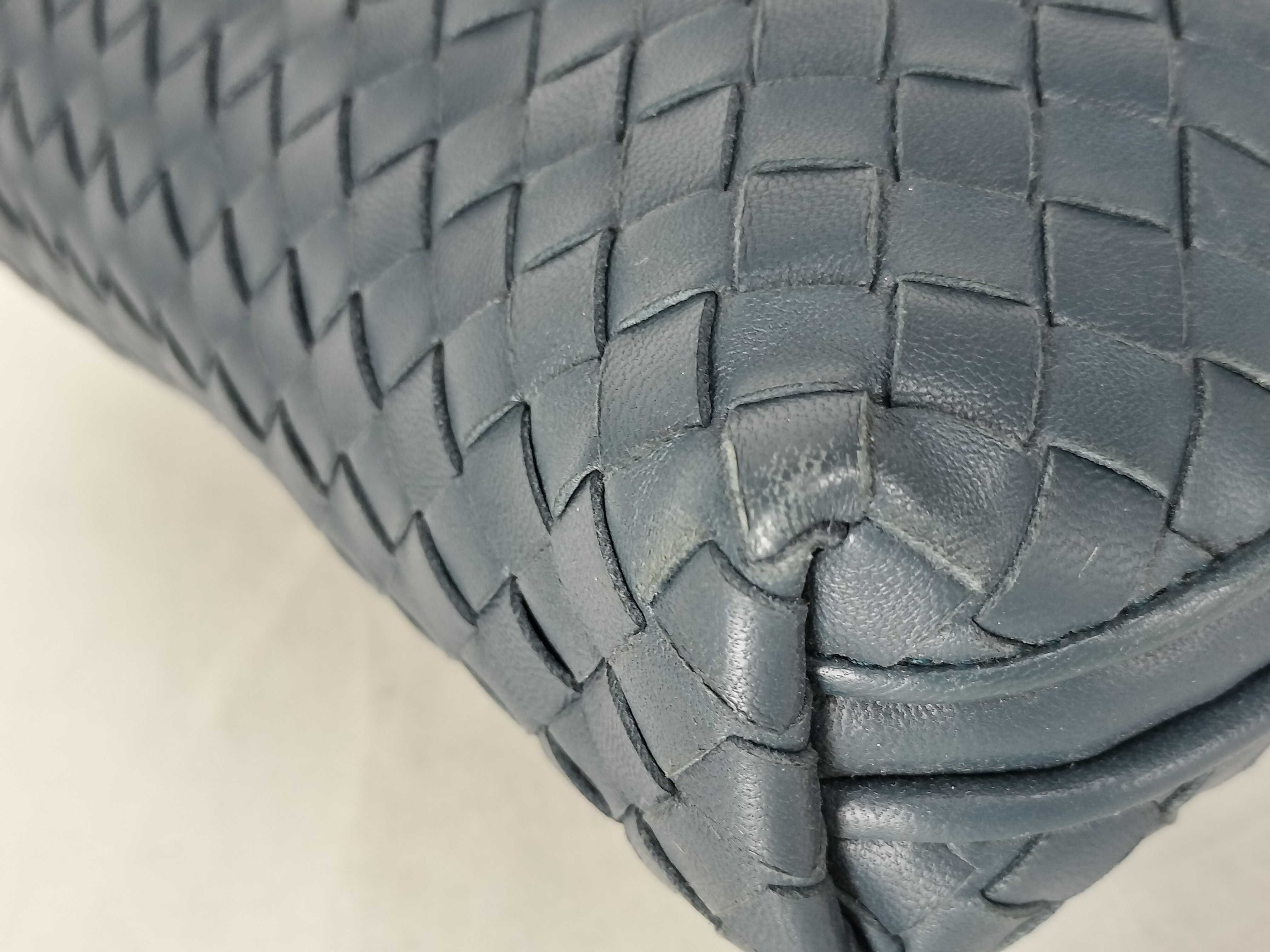 Intrecciato Bottega Veneta Intrecciato Leather Shoulder Bag — view 7