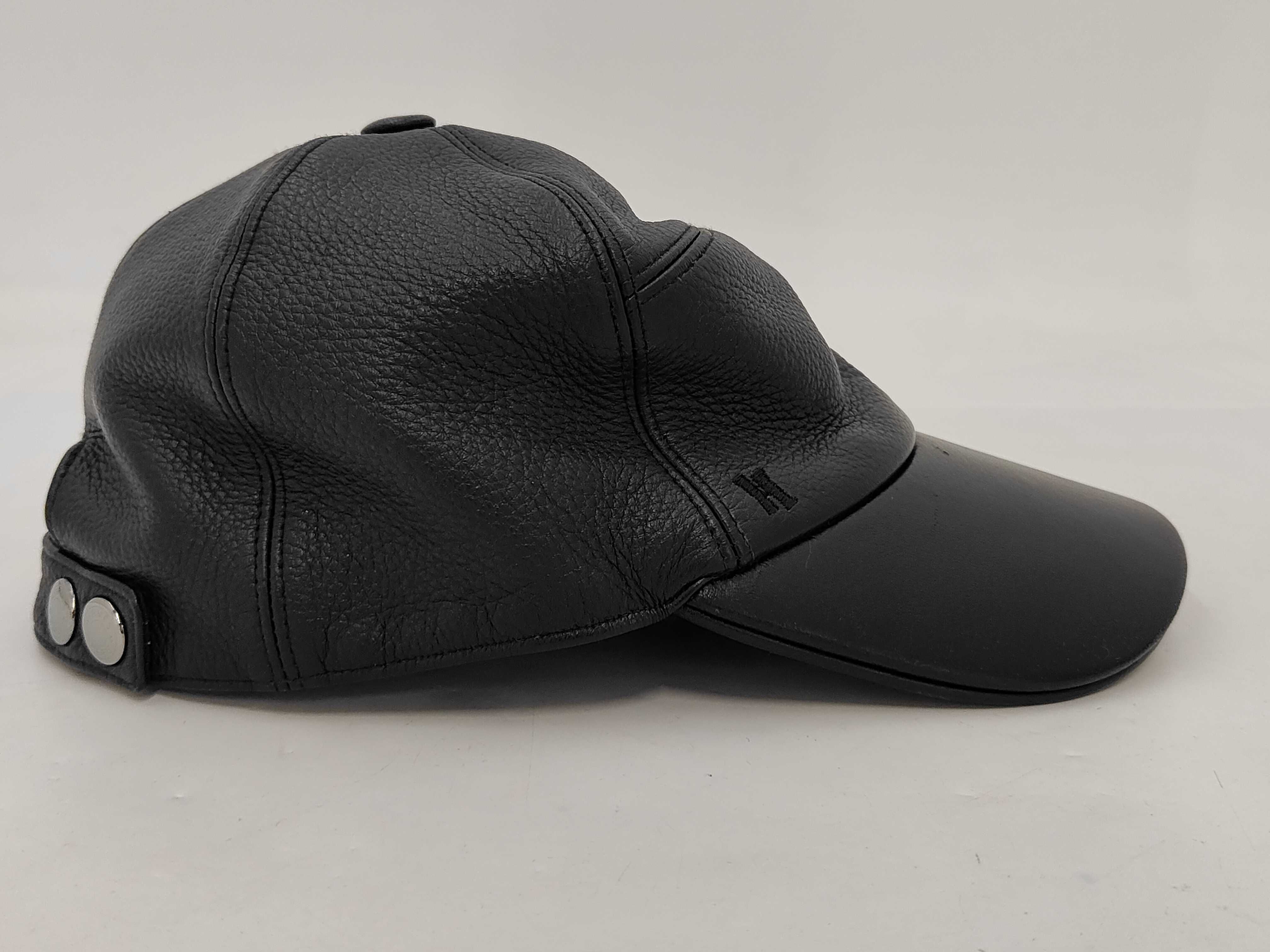 leather cap with H logo, size 60, grained deerskin, black. Other accessories. — view 5