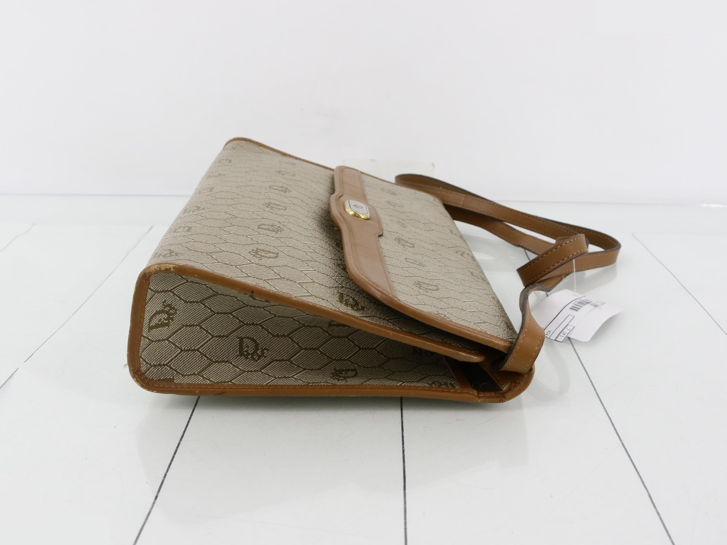 Honeycomb pattern PVC — view 3