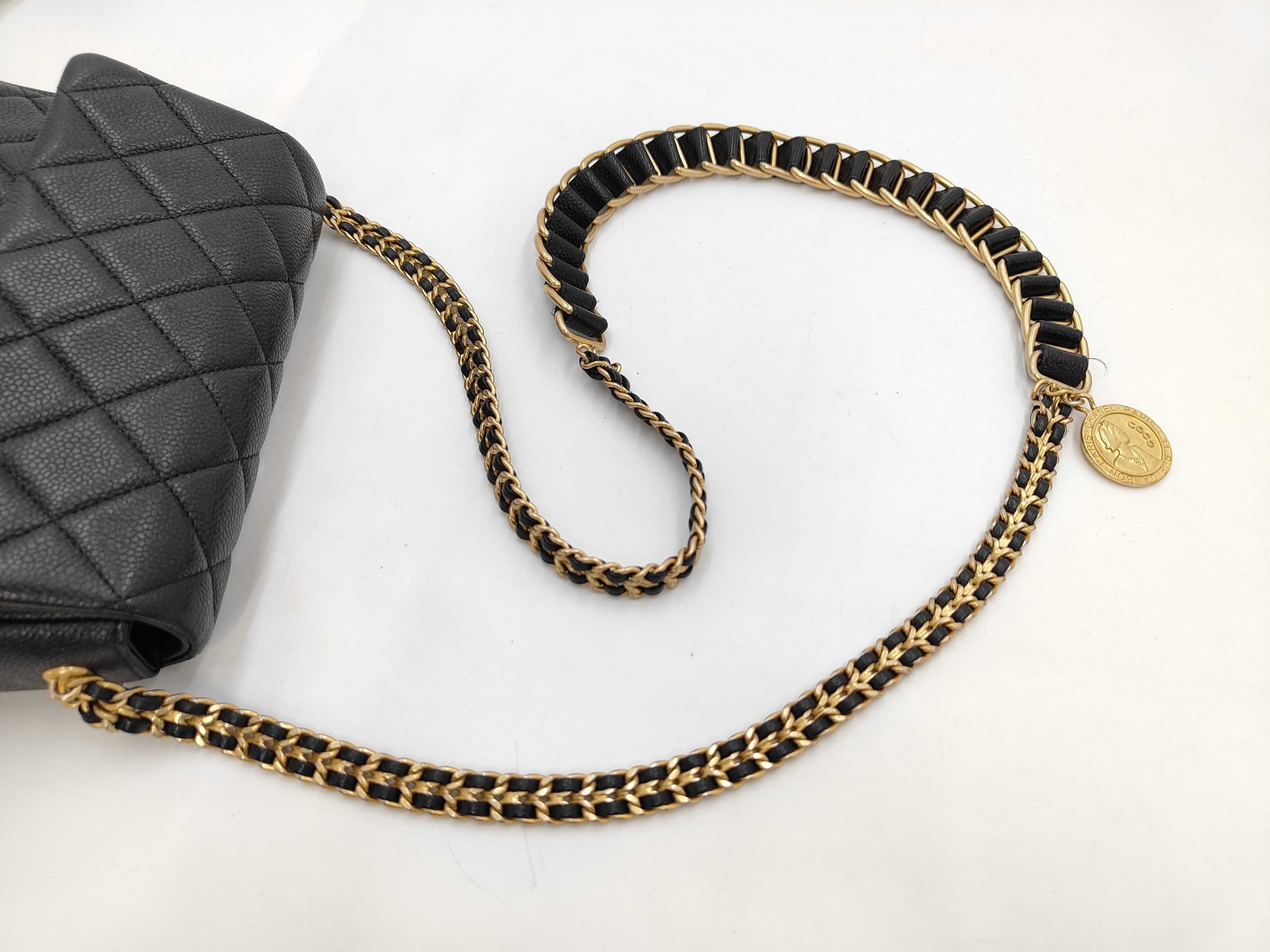 Matelasse Chain Shoulder Caviar Black Shoulder Bag — view 5