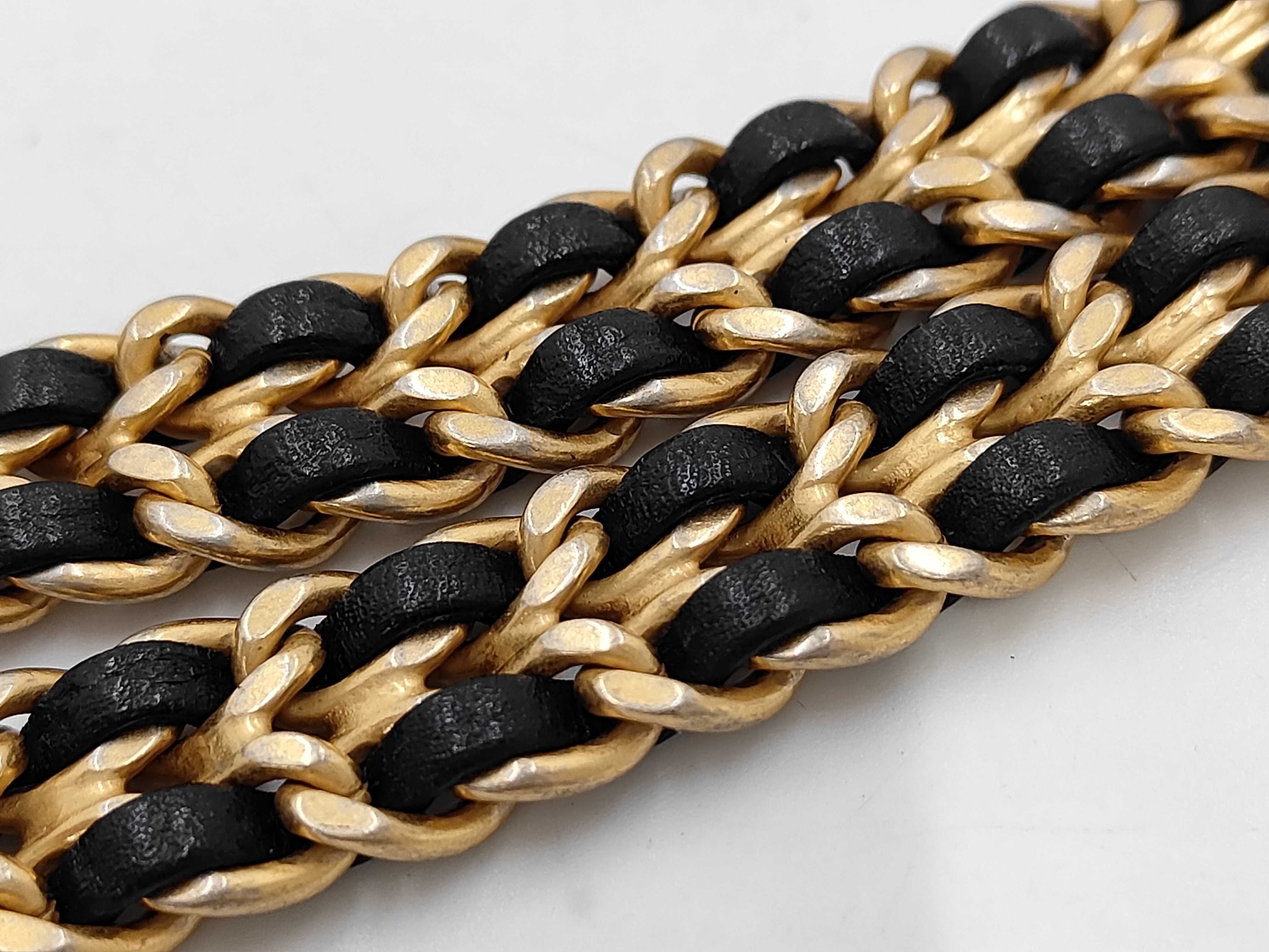 Matelasse Chain Shoulder Caviar Black Shoulder Bag — view 6
