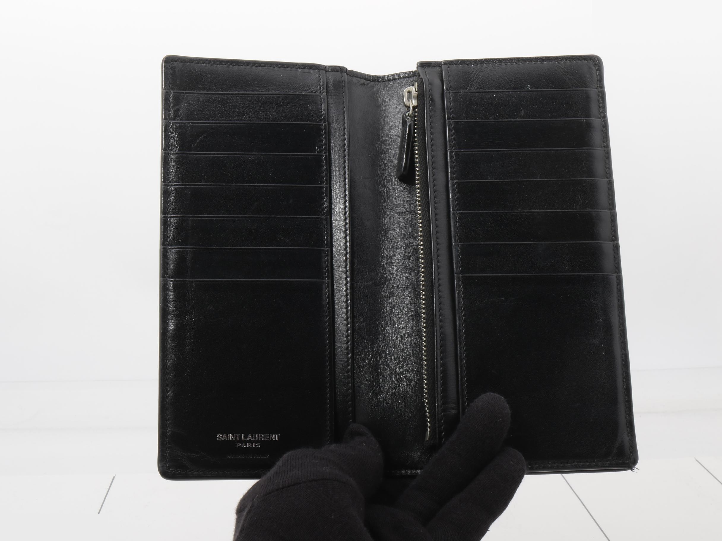 Other lines: Bags and Wallets — view 4