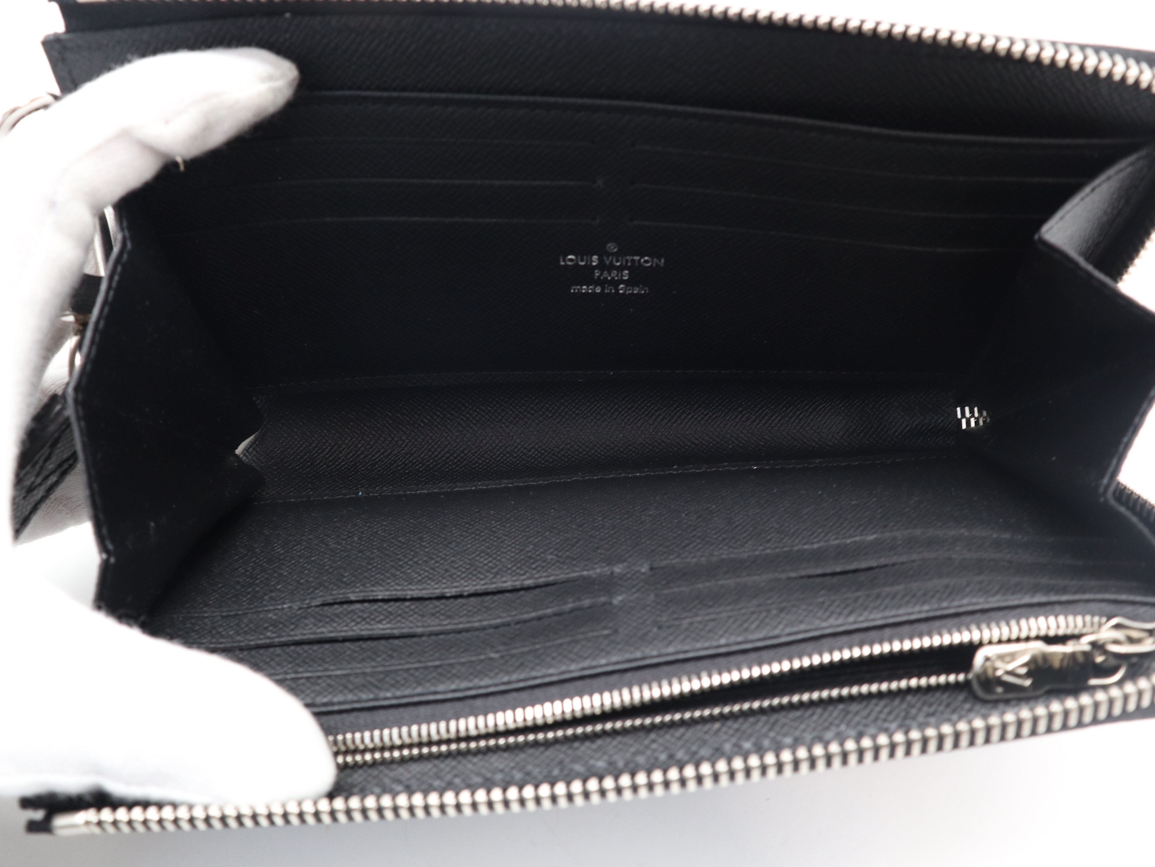 M69409 Taiga Zippy Dragonne Ardoise Wallet — view 9