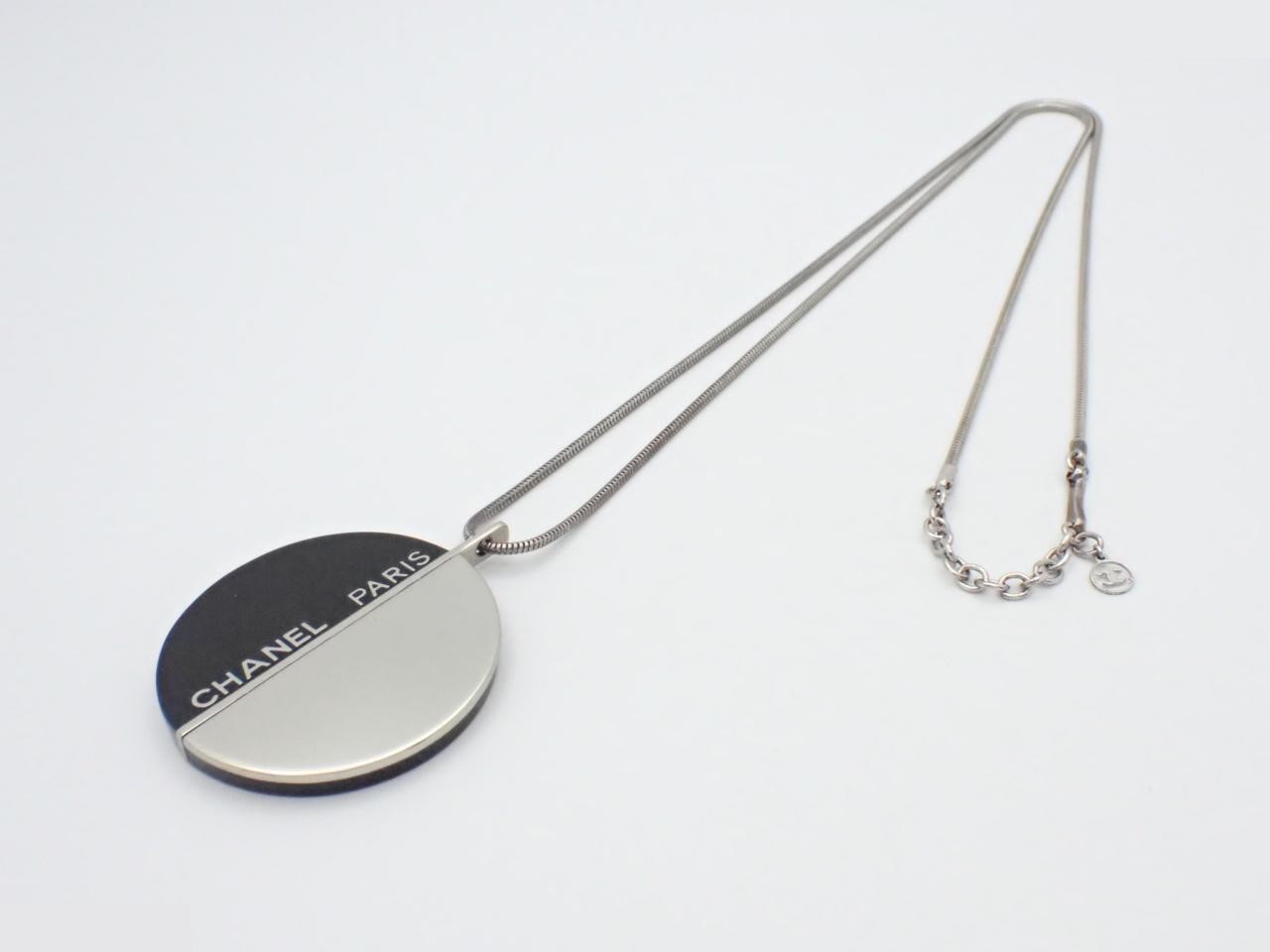 00A Necklace Pendant, neck circumference approximately 74cm — view 3