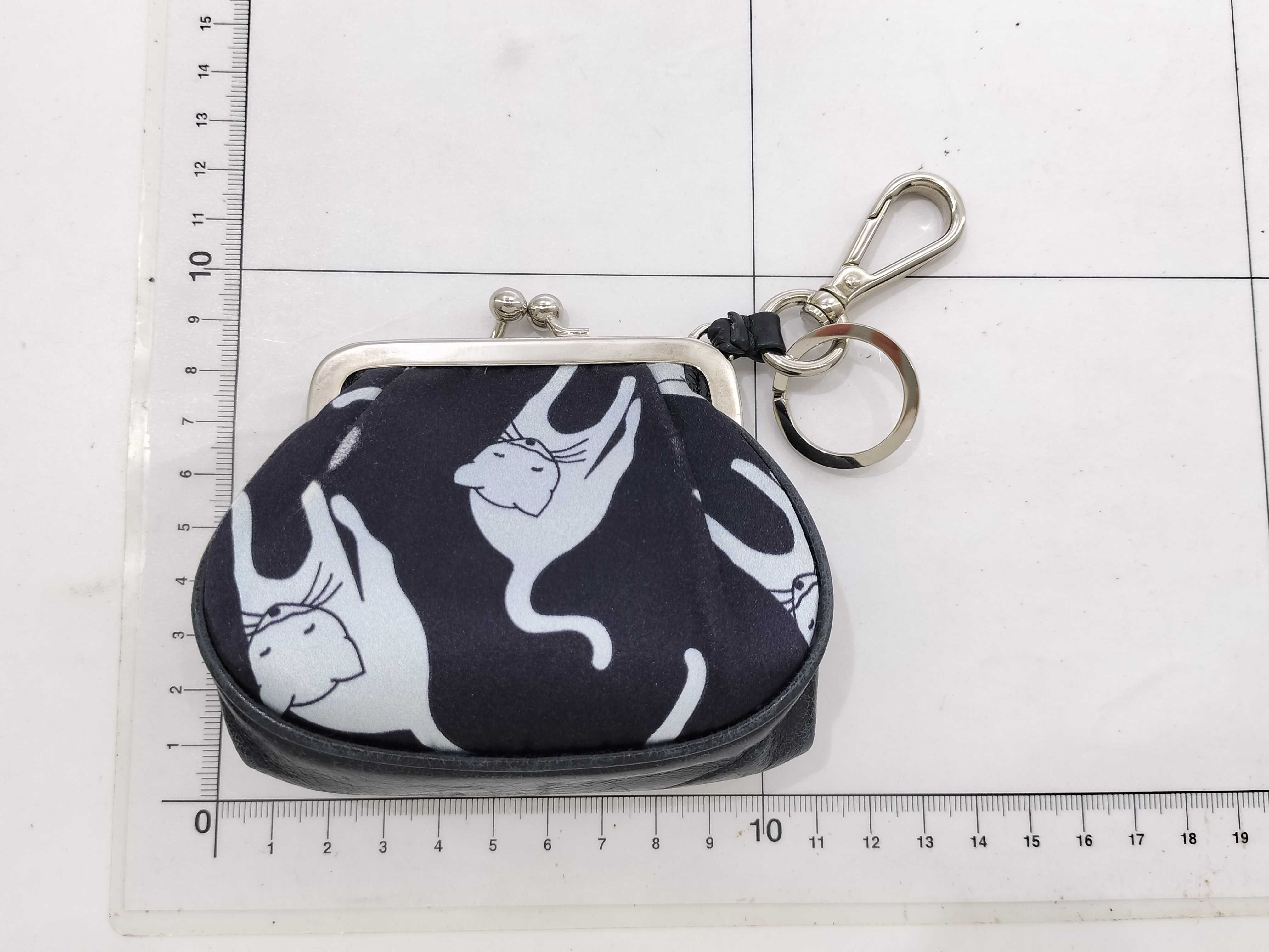 5ARB25 Satin Leather Cat Keychain Charm Coin Case — view 2