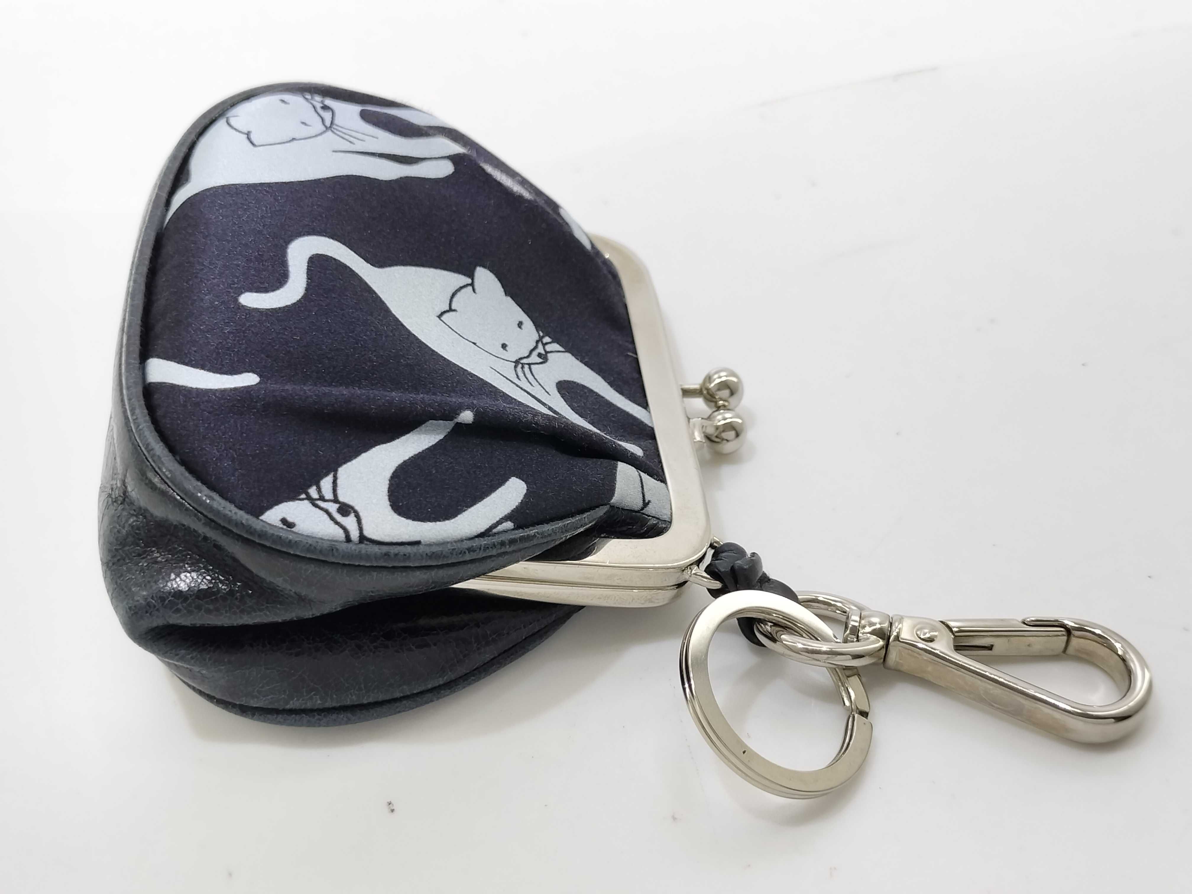 5ARB25 Satin Leather Cat Keychain Charm Coin Case — view 3