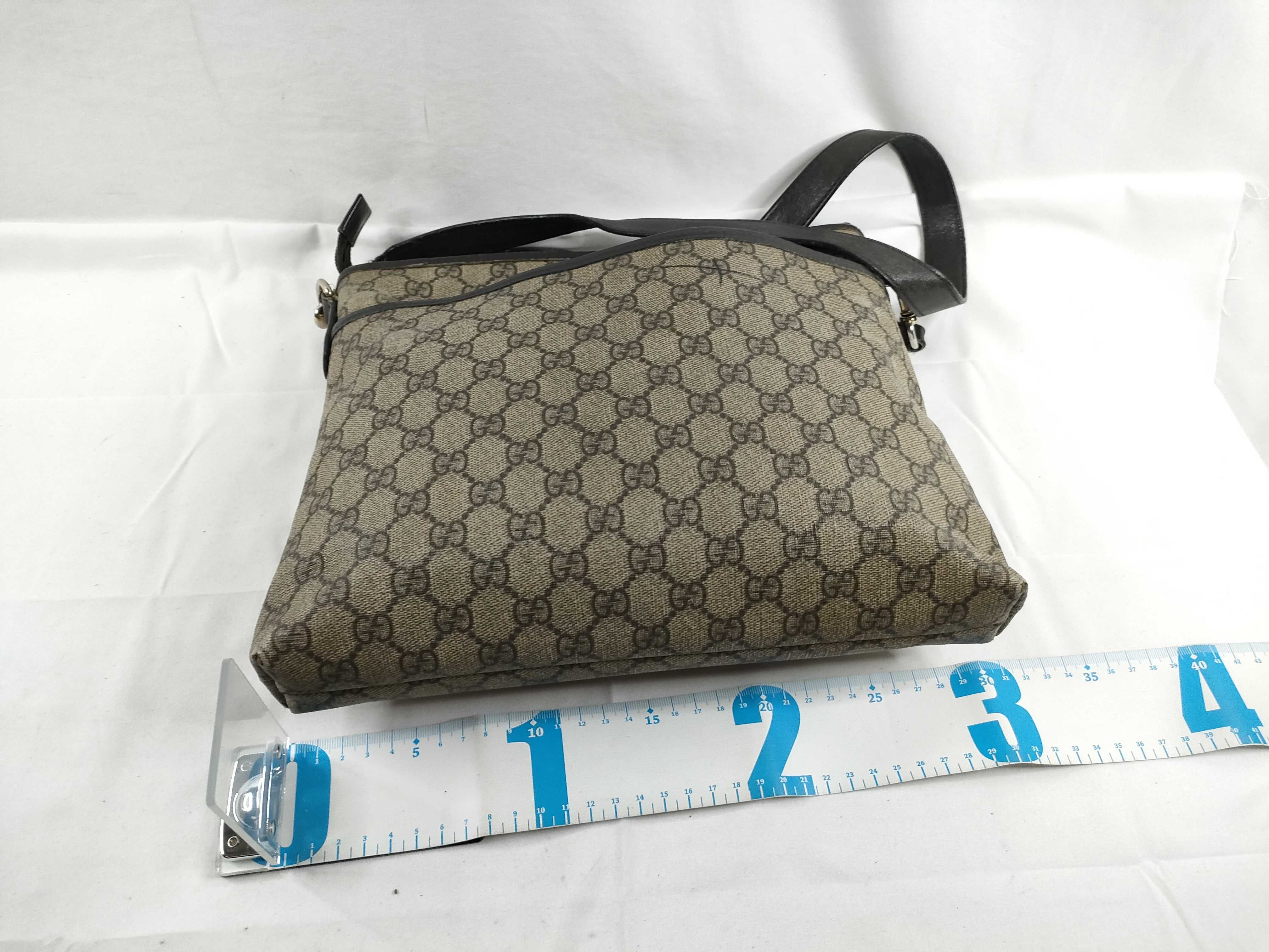 GG Supreme Shoulder Bag — view 2