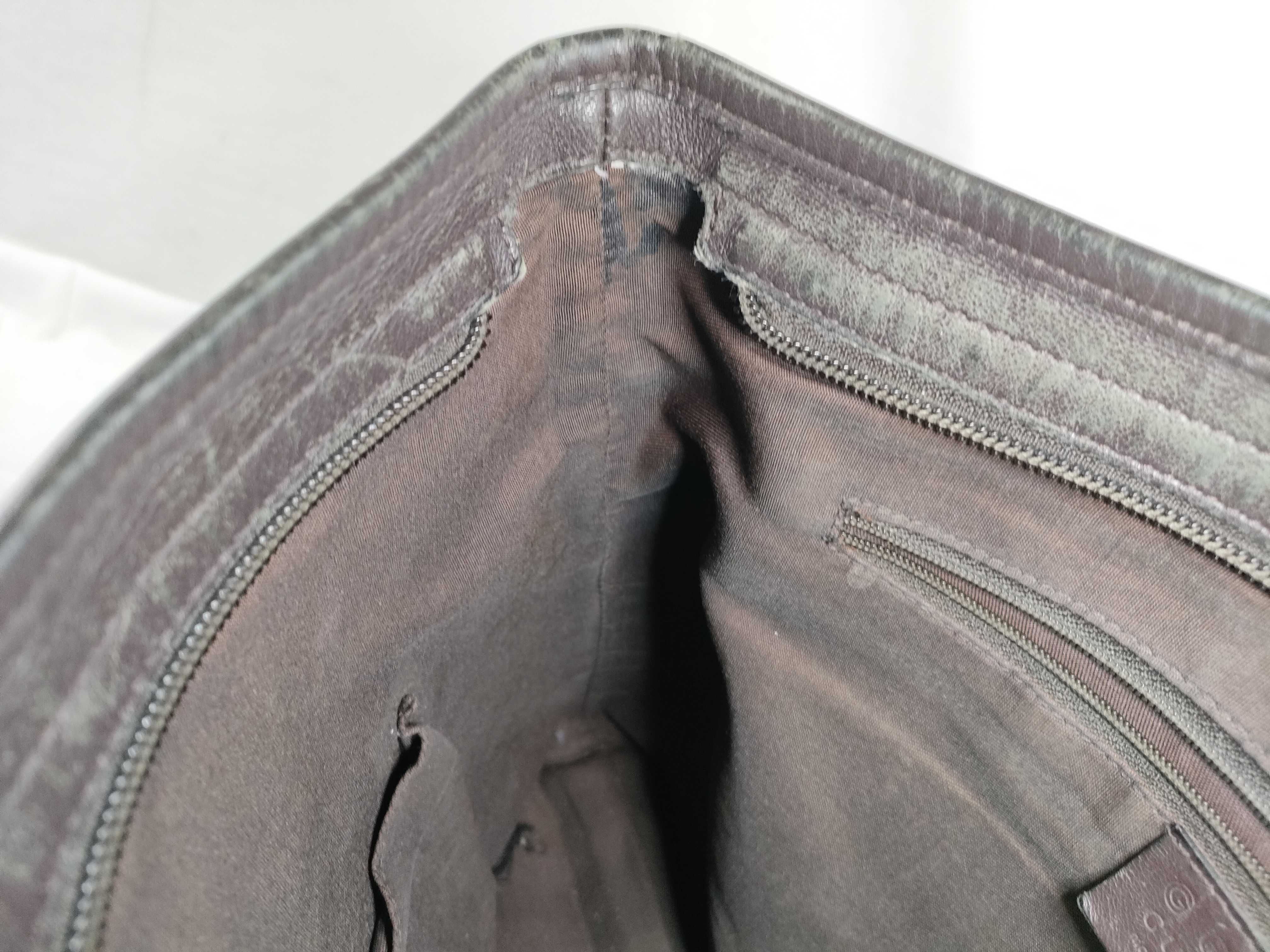 GG Supreme Shoulder Bag — view 12