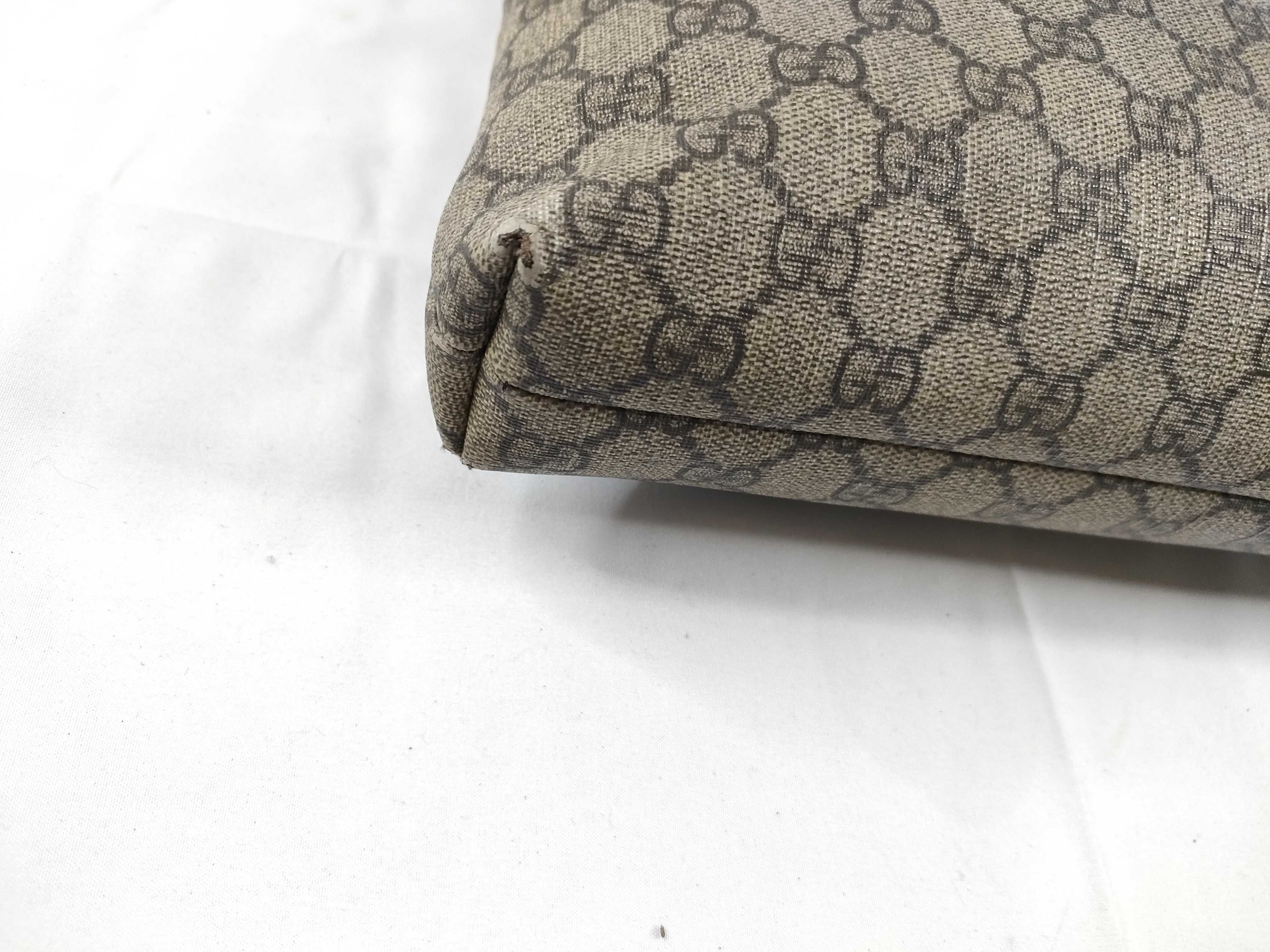 GG Supreme Shoulder Bag — view 3