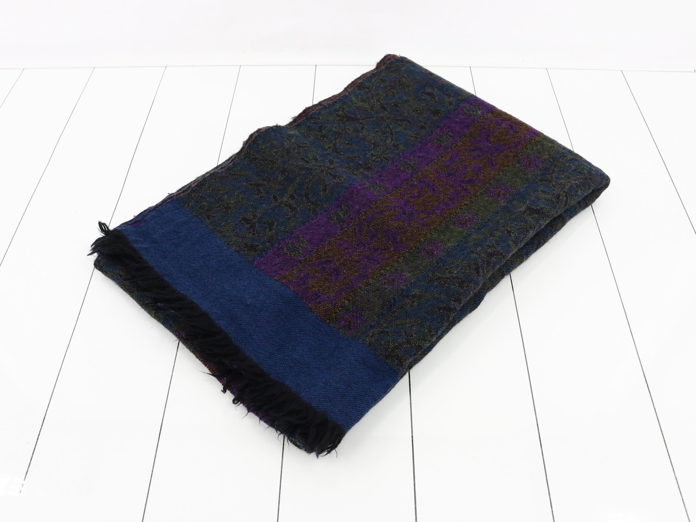 Other lines: accessories, small items, and shawls
