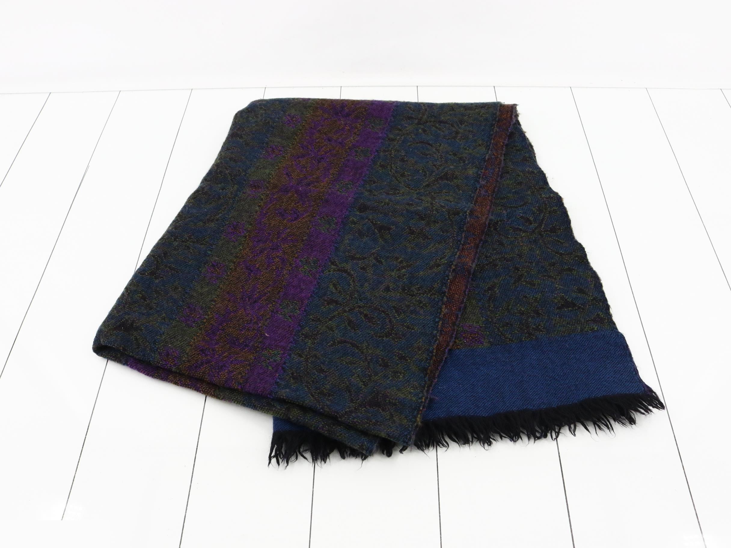 Other lines: accessories, small items, and shawls — view 3