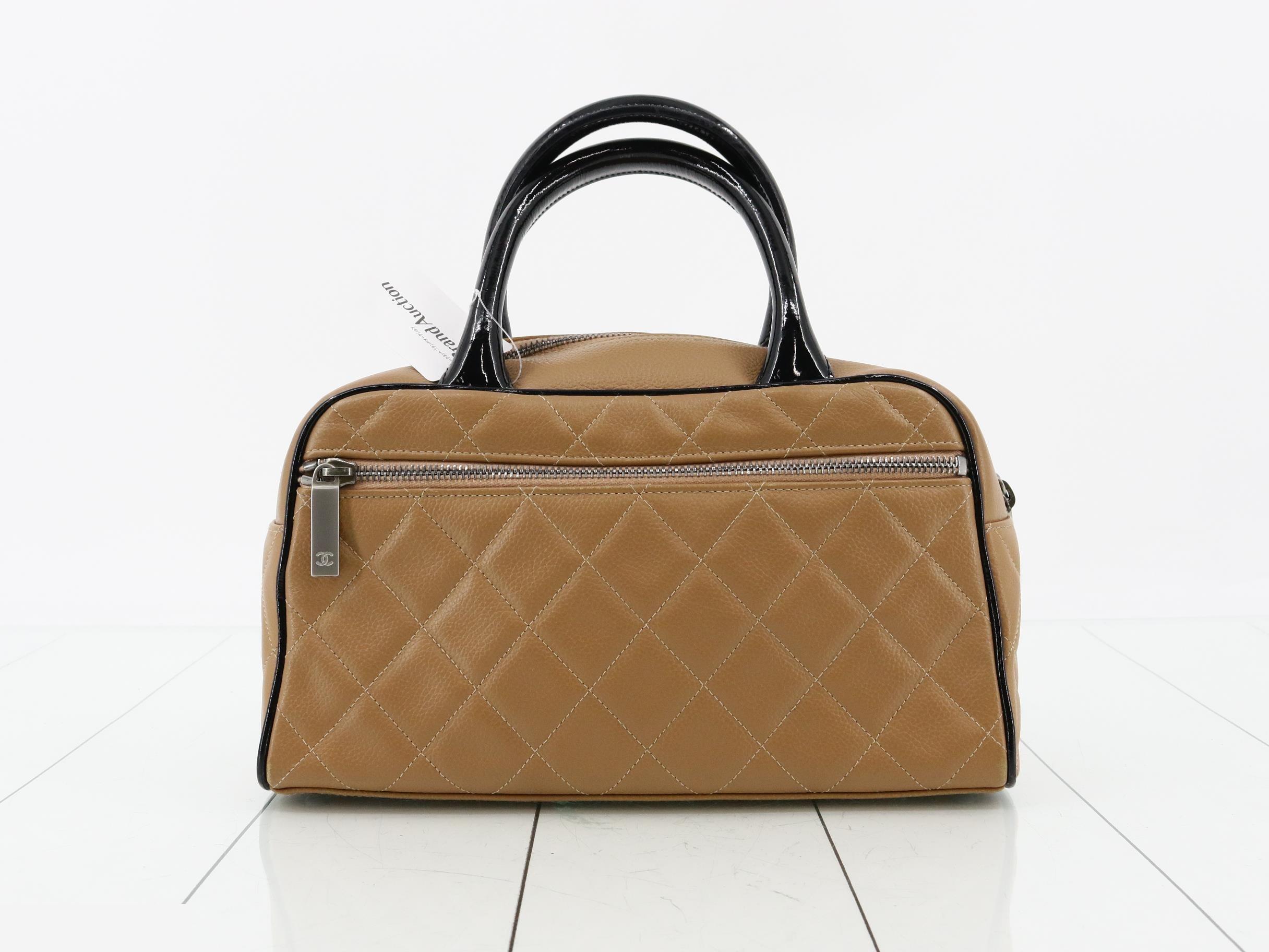 Matelassé leather x patent leather handbag, model number 6. — view 2