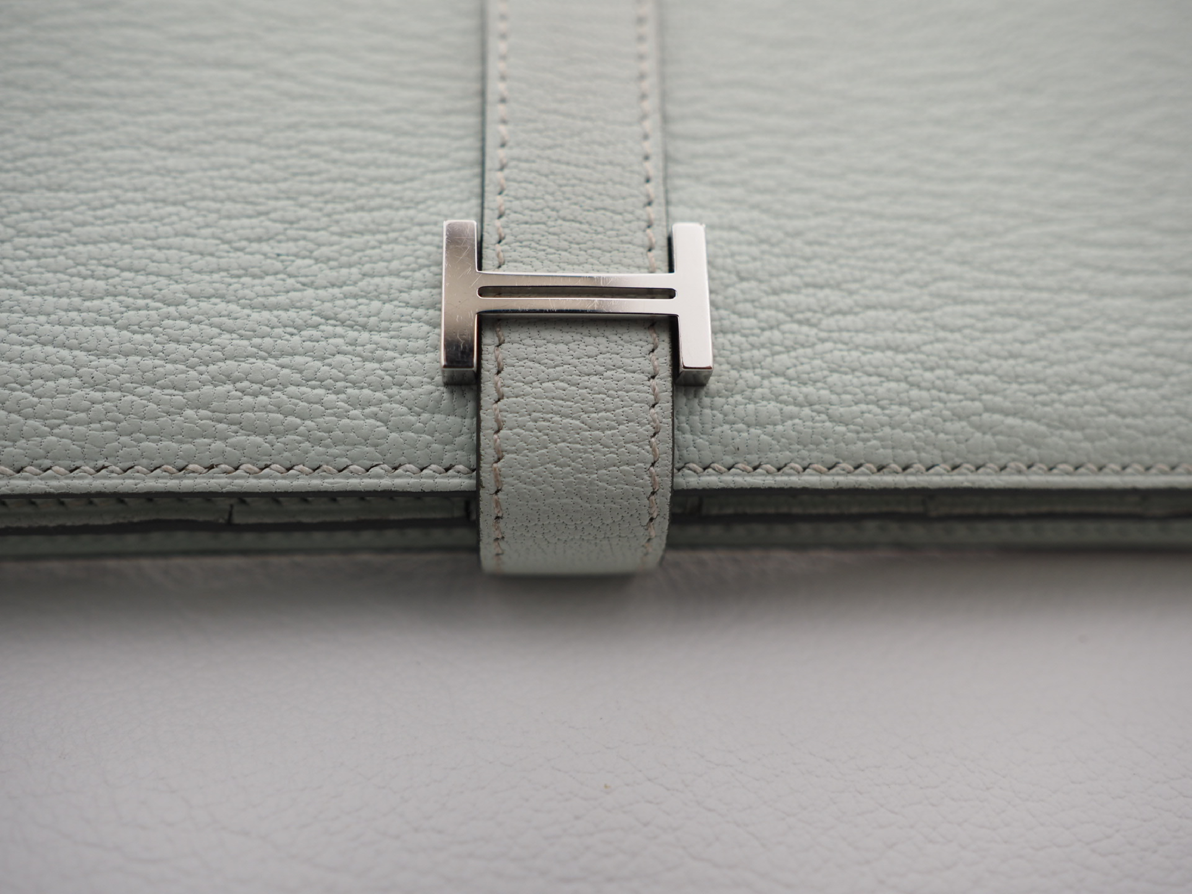 Bearn Soufflé, 2024 model, Chevre Mysore, Vert Fizz (light white-green), silver hardware, W stamp, wallet. — view 14
