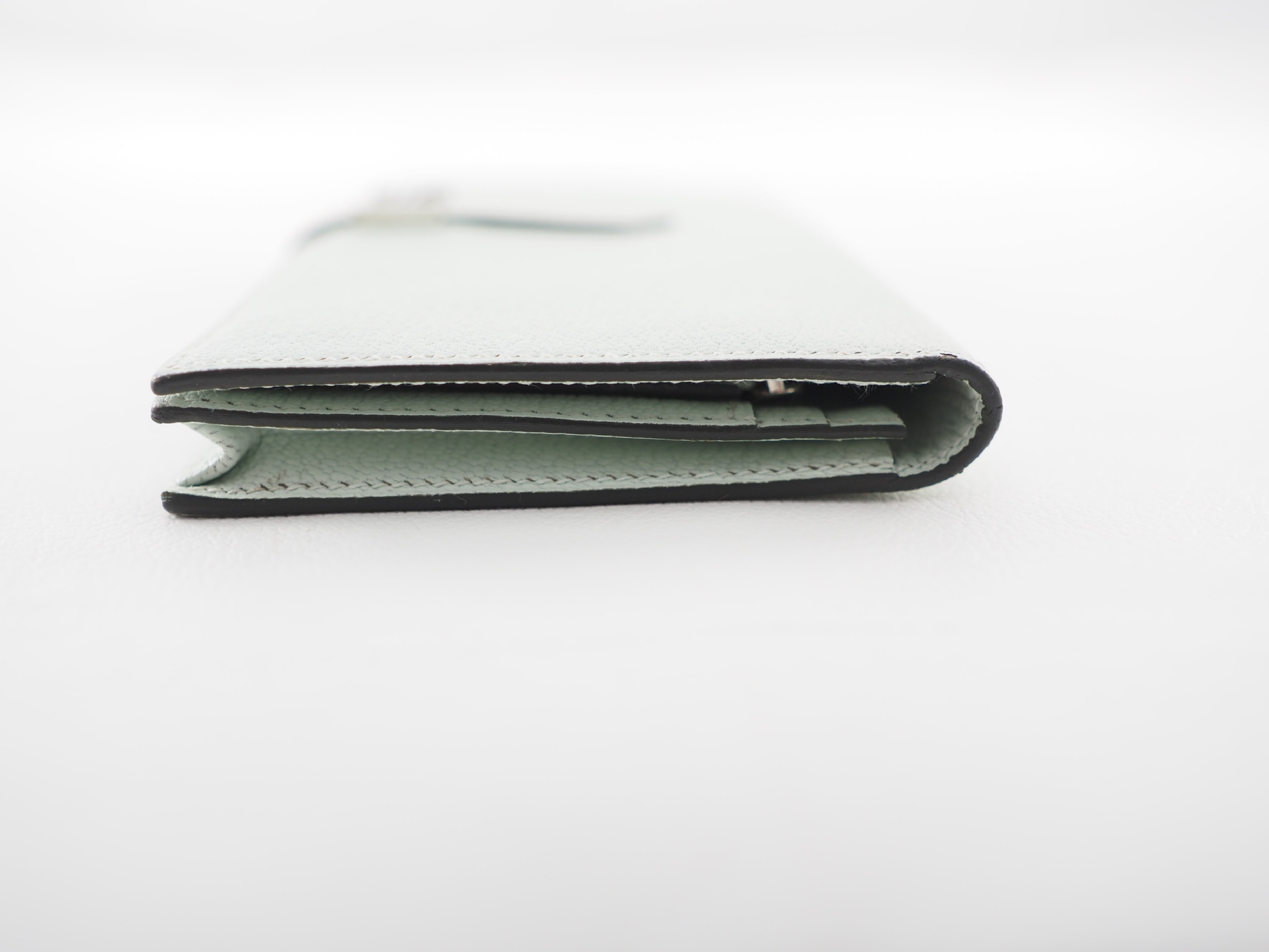 Bearn Soufflé, 2024 model, Chevre Mysore, Vert Fizz (light white-green), silver hardware, W stamp, wallet. — view 5