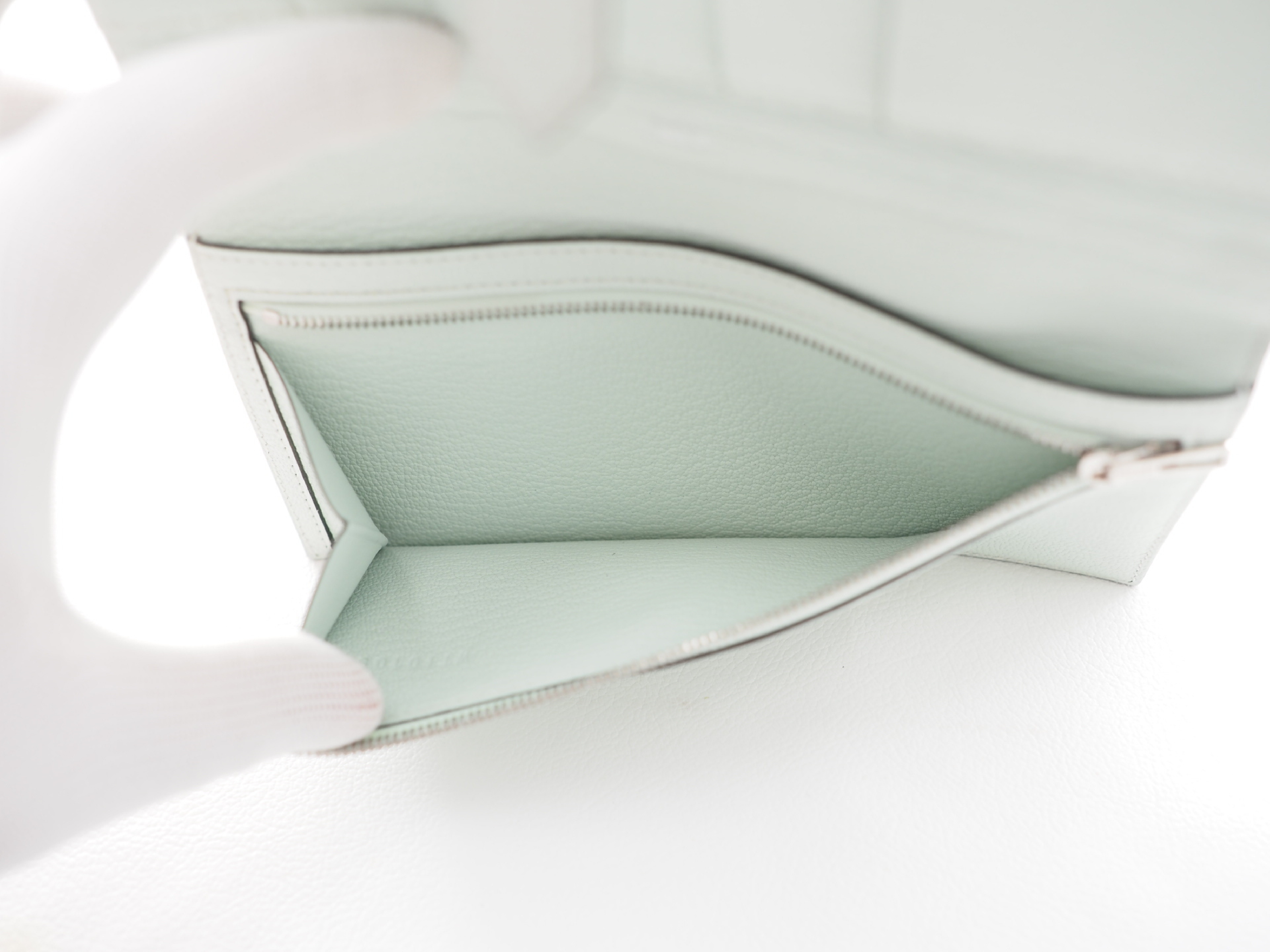 Bearn Soufflé, 2024 model, Chevre Mysore, Vert Fizz (light white-green), silver hardware, W stamp, wallet. — view 7