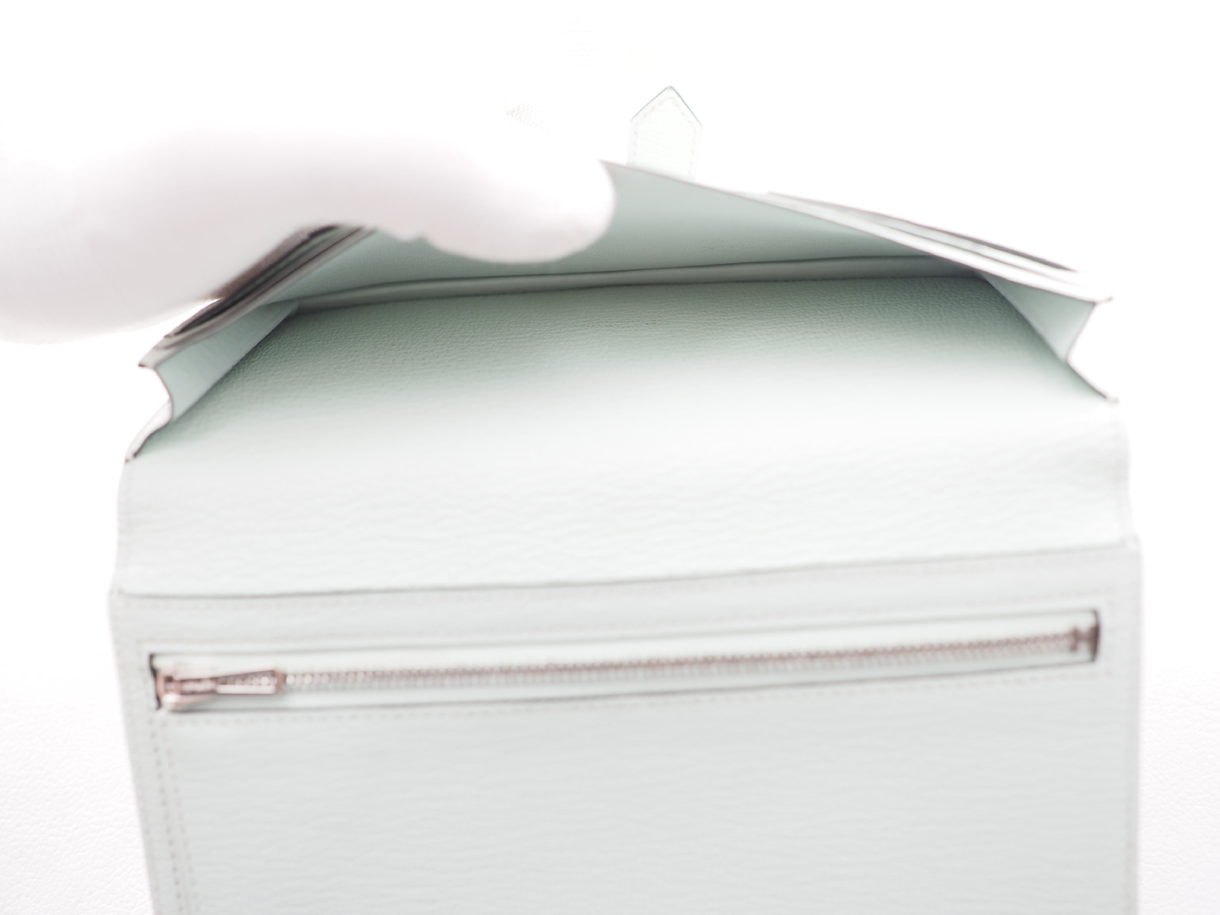 Bearn Soufflé, 2024 model, Chevre Mysore, Vert Fizz (light white-green), silver hardware, W stamp, wallet. — view 10