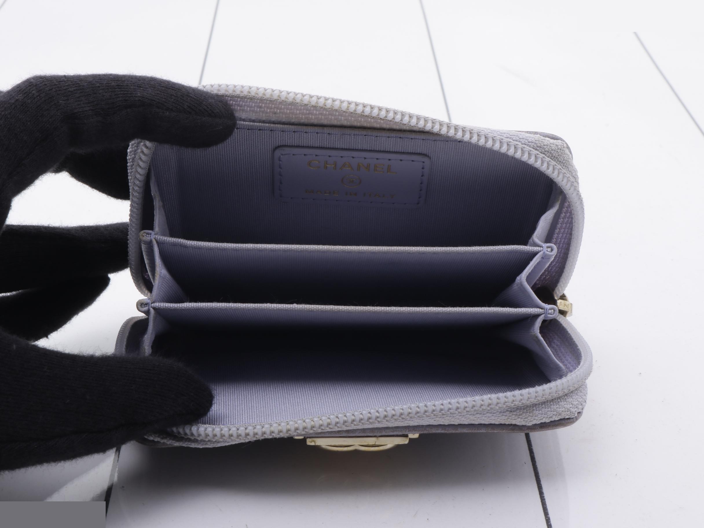 Boy Chanel coin case, purple caviar leather. — view 4