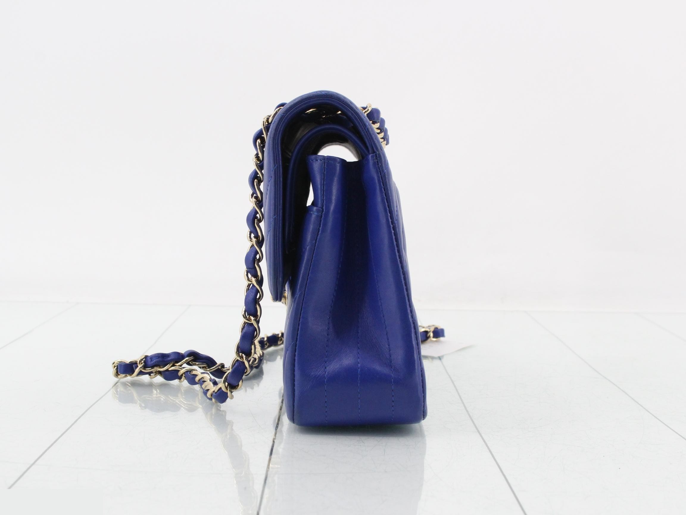 V-stitch double flap chain shoulder bag — view 3