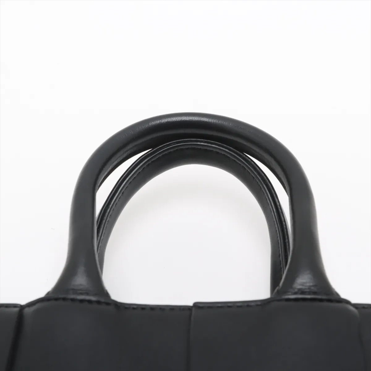 Maxi Intrecciato Mini East West Arco Leather 2WAY Handbag Black — view 6