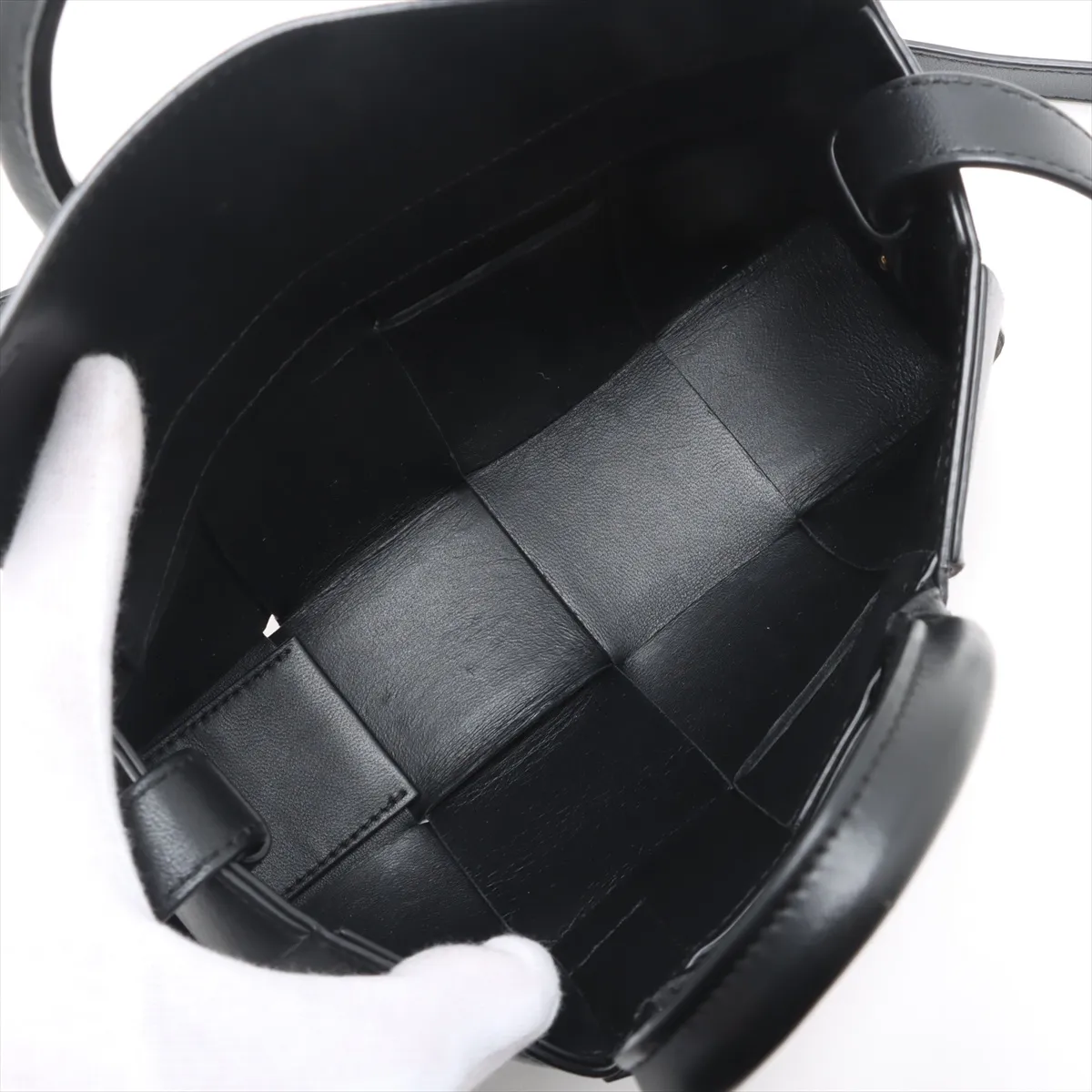 Maxi Intrecciato Mini East West Arco Leather 2WAY Handbag Black — view 8