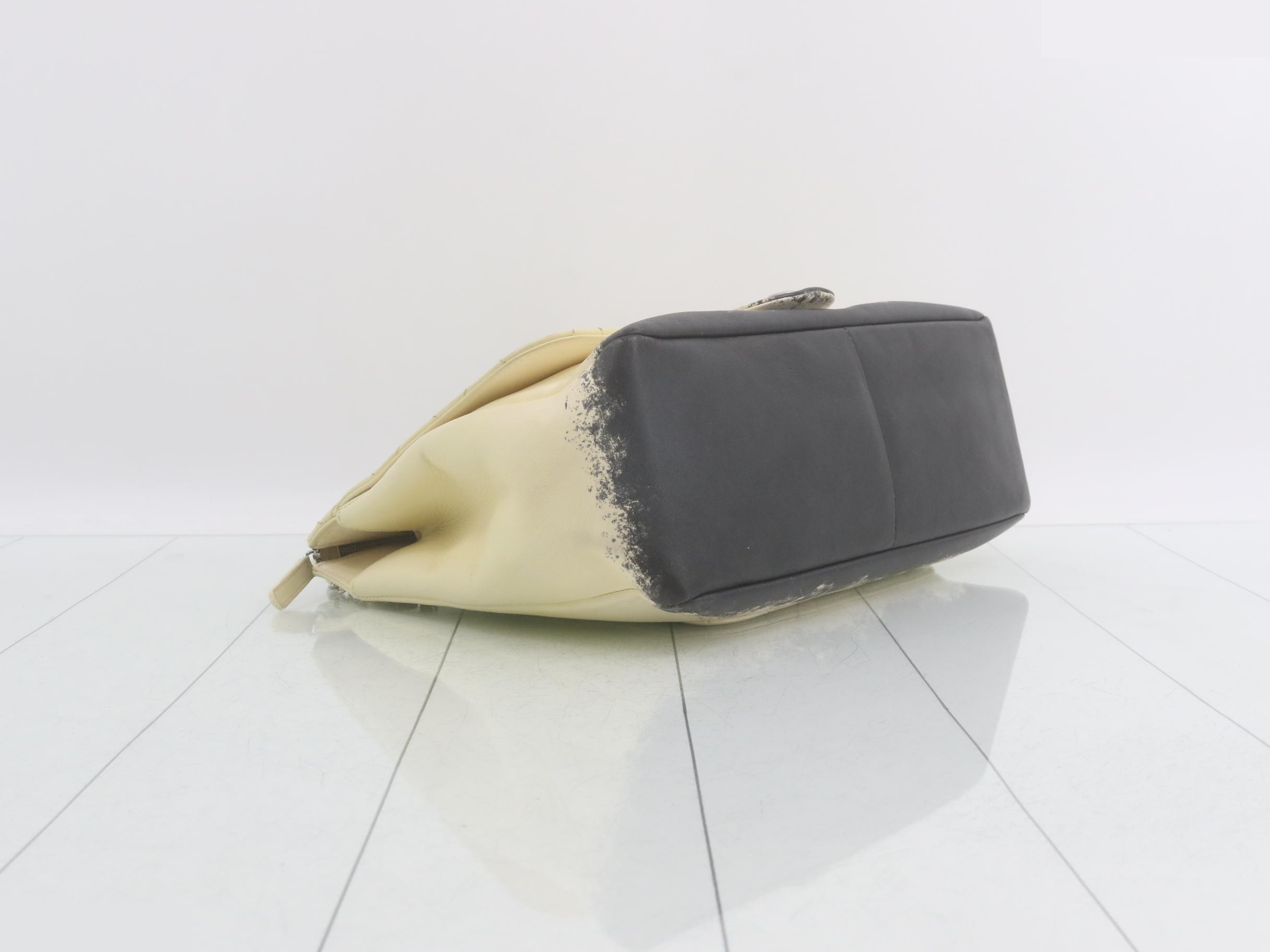 Matelassé (bag) - Shoulder bag — view 5