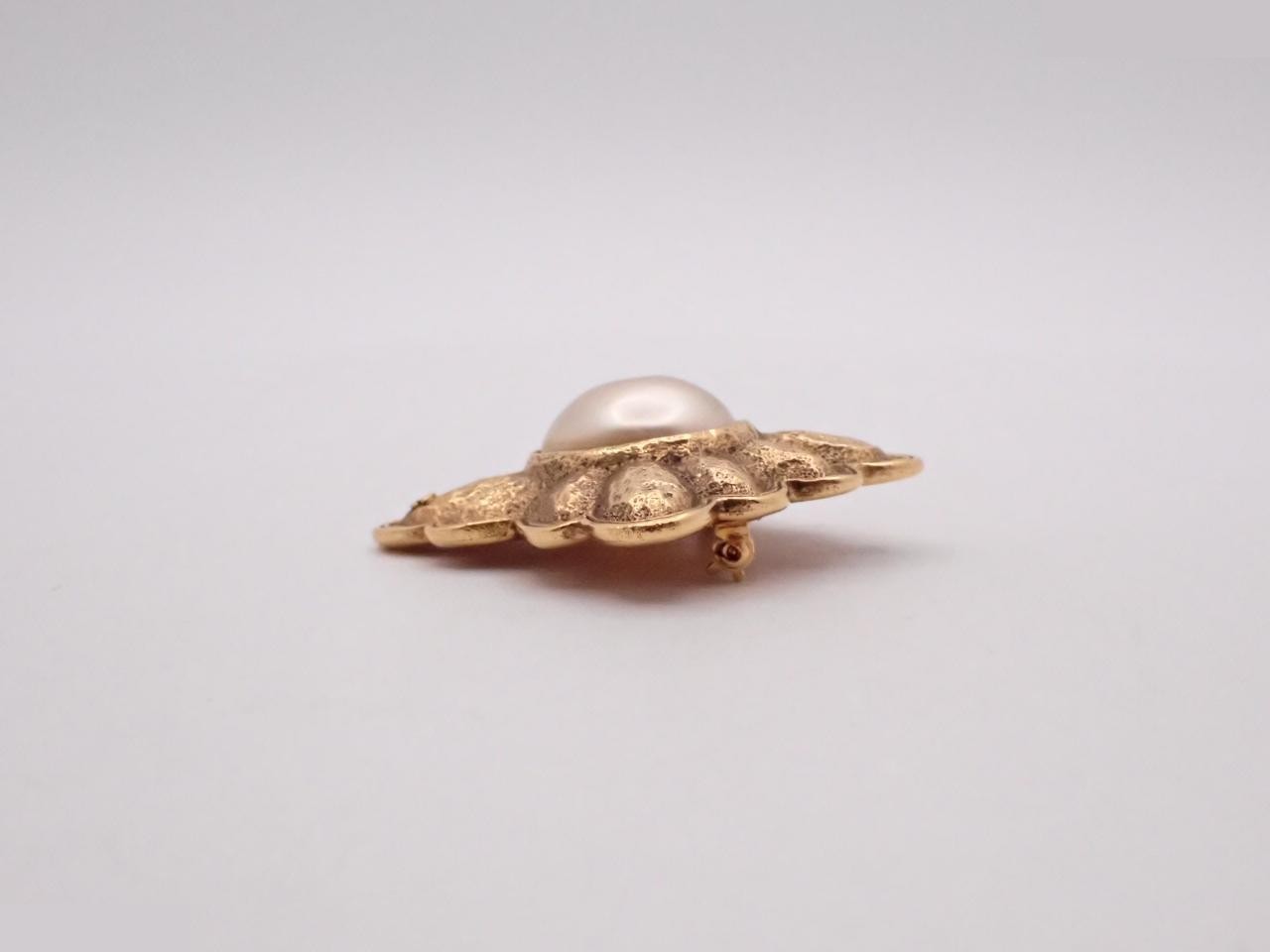 brooch — view 3