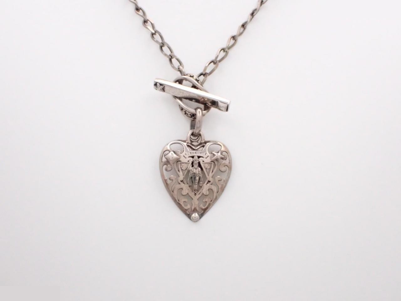 Hysteria Crest Heart Toggle Silver 925 Necklace Gucci