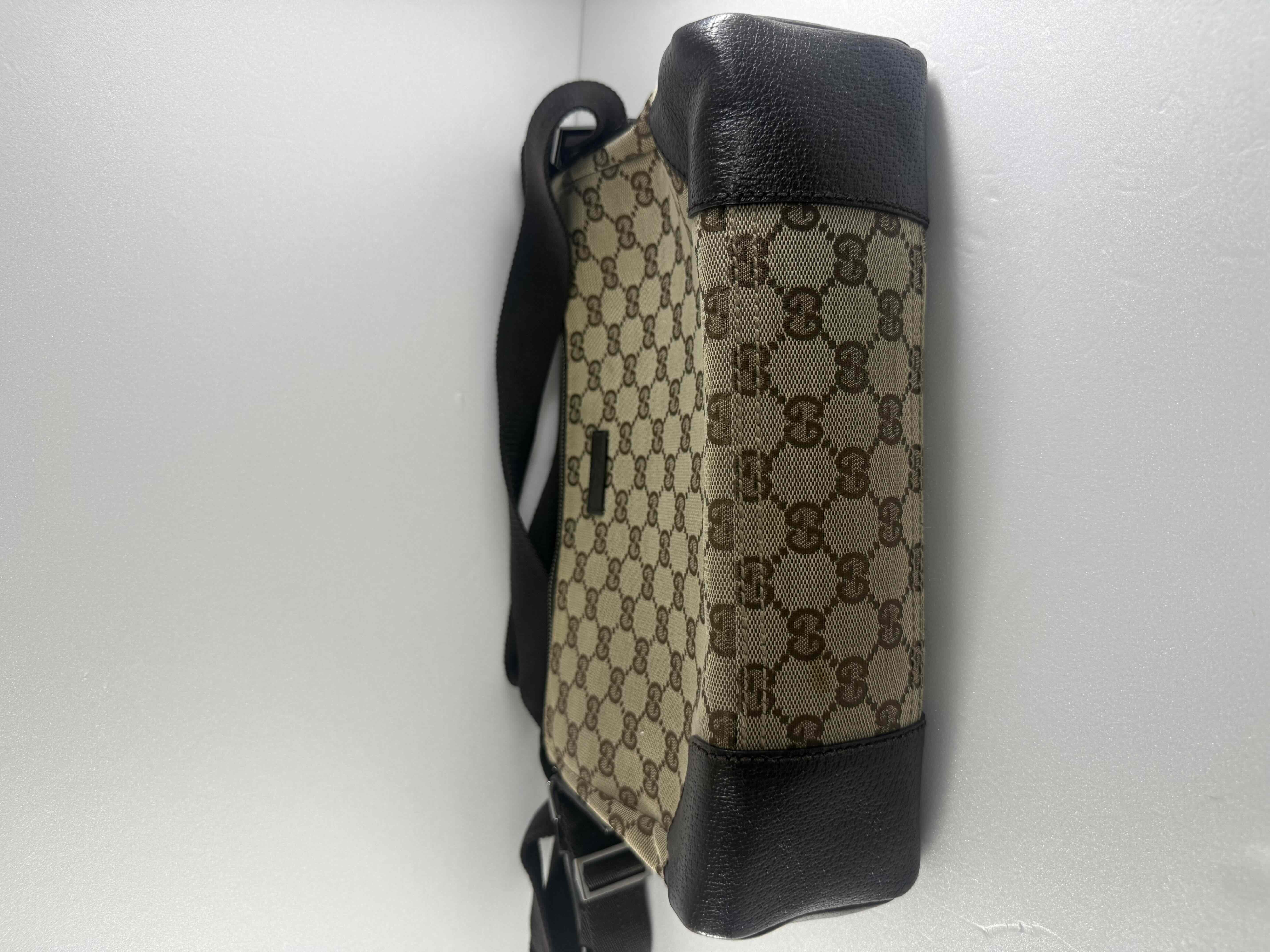 GG Canvas Shoulder Bag, Brown Shoulder Bag — view 4