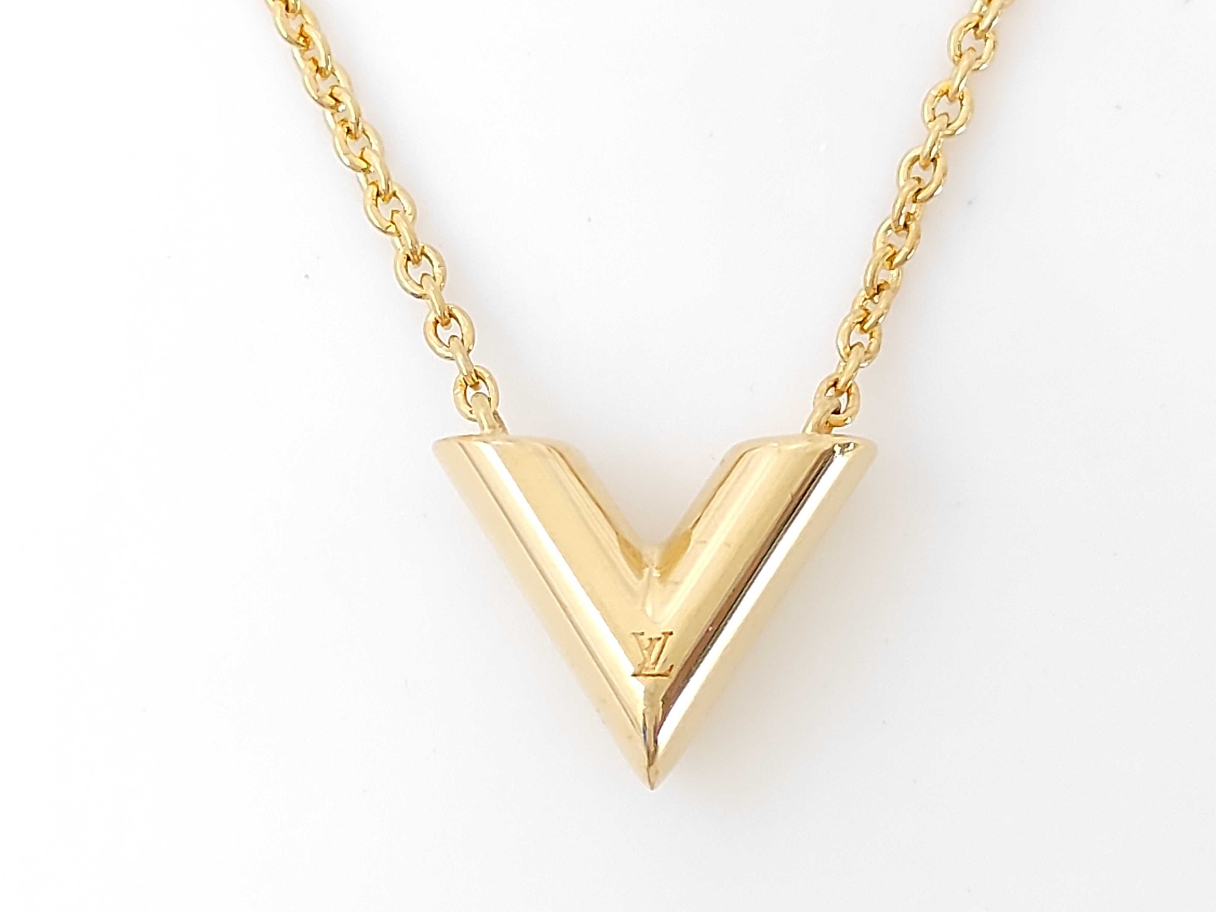 Essential V Gold Necklace