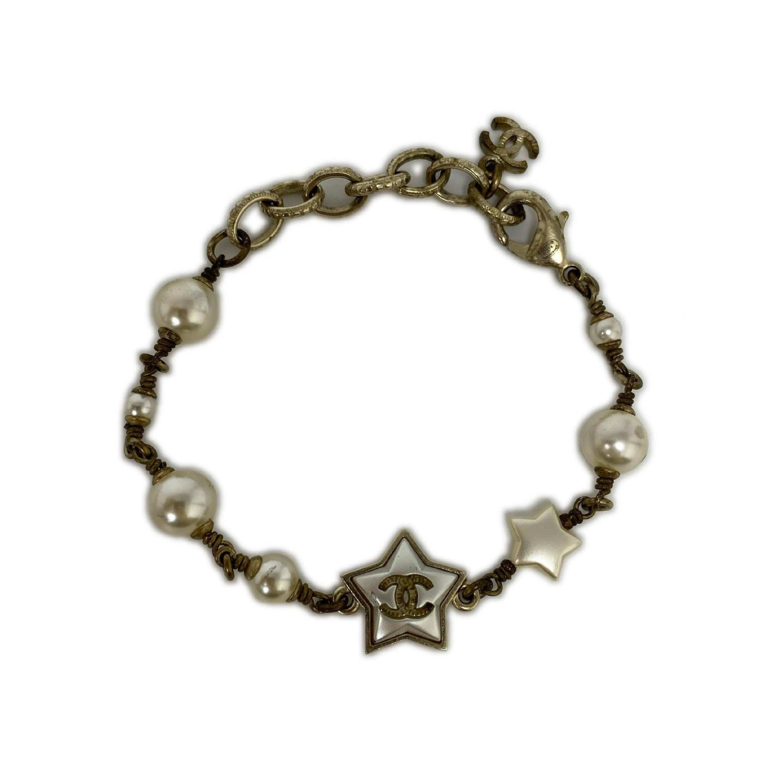 Gold-colored metal faux pearl star A17B fashion bracelet/bangle — view 2