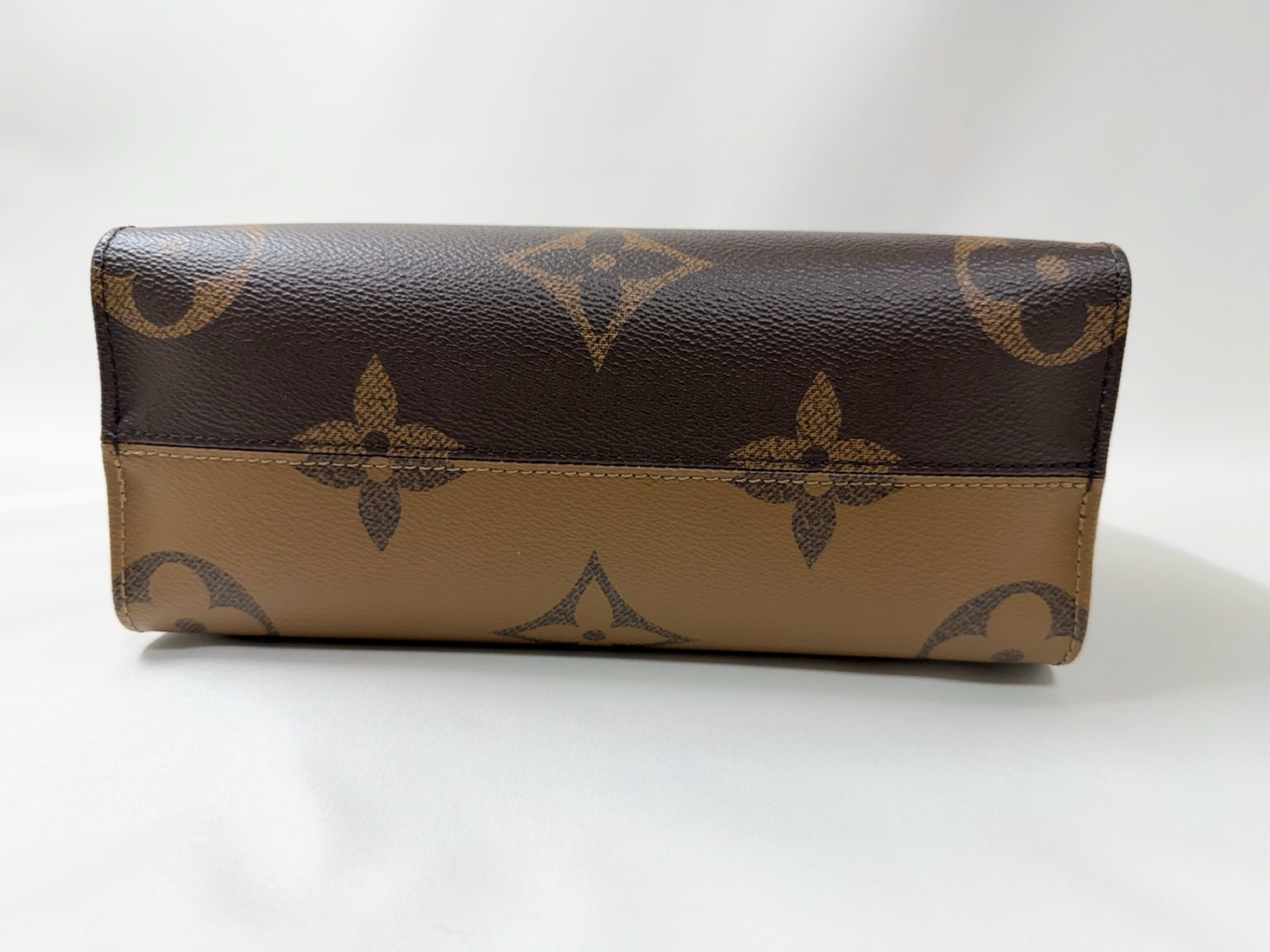 Monogram Giant Reverse On the Go PM M46373 Handbag RFID Shoulder Bag — view 5